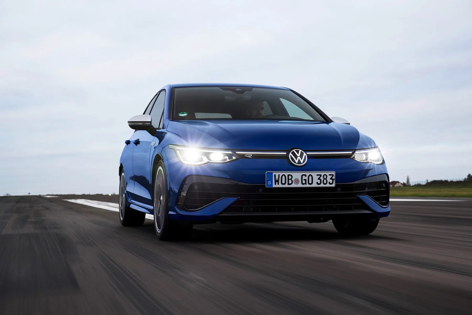 Volkswagen_Golf_R_8_generation__Hatchback_5-door__1.jpg