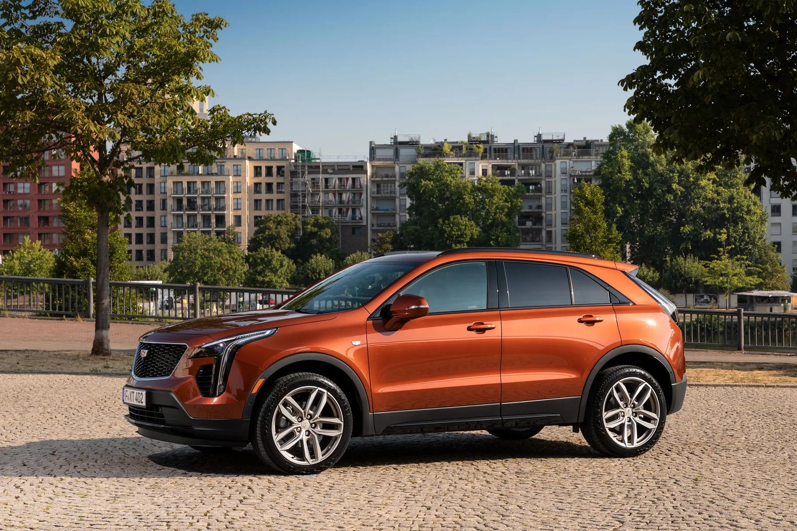 Cadillac_XT4_1_generation__SUV_5-doors__3.jpg