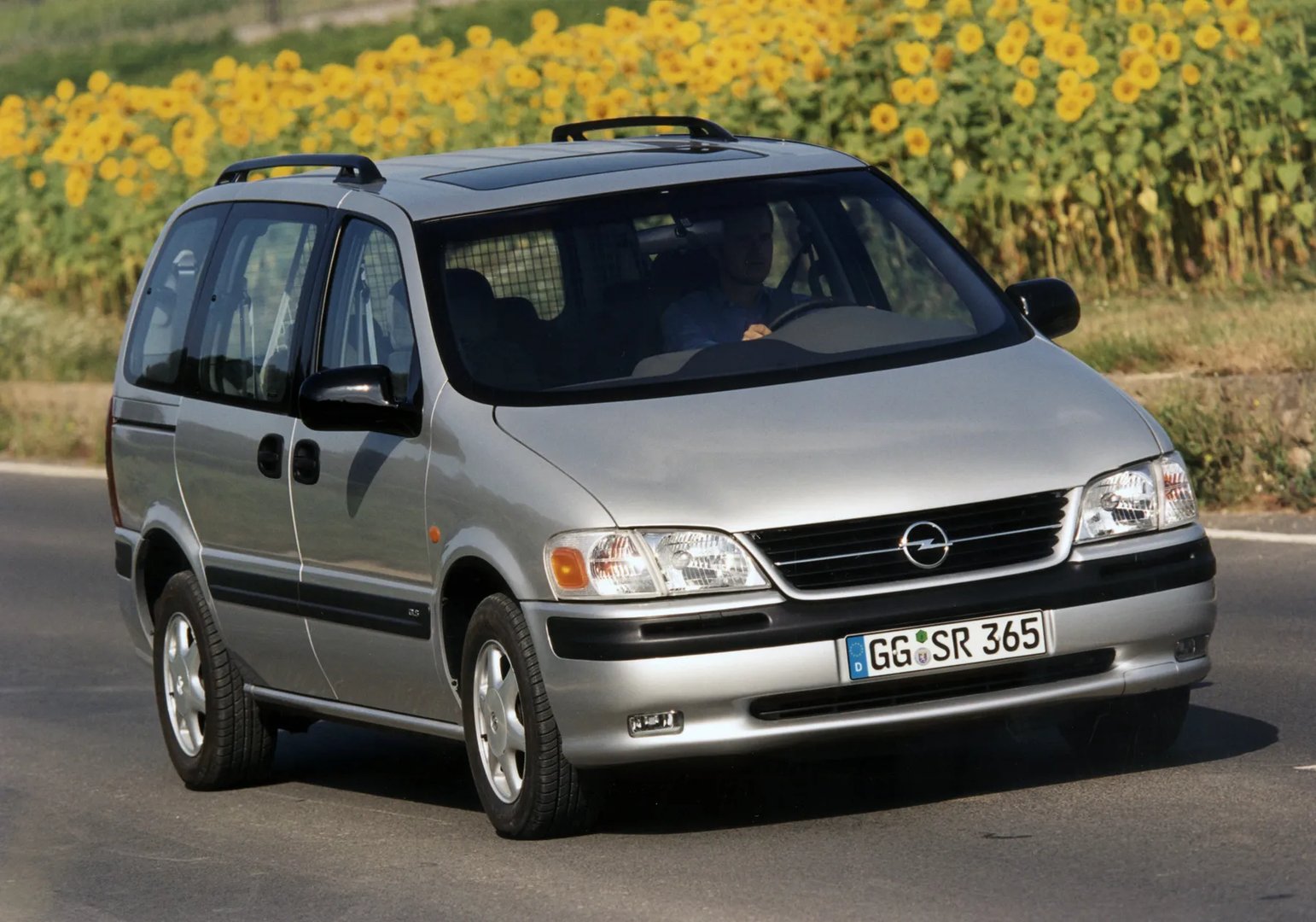 Opel_Sintra_1_generation__Minivan__4.jpg