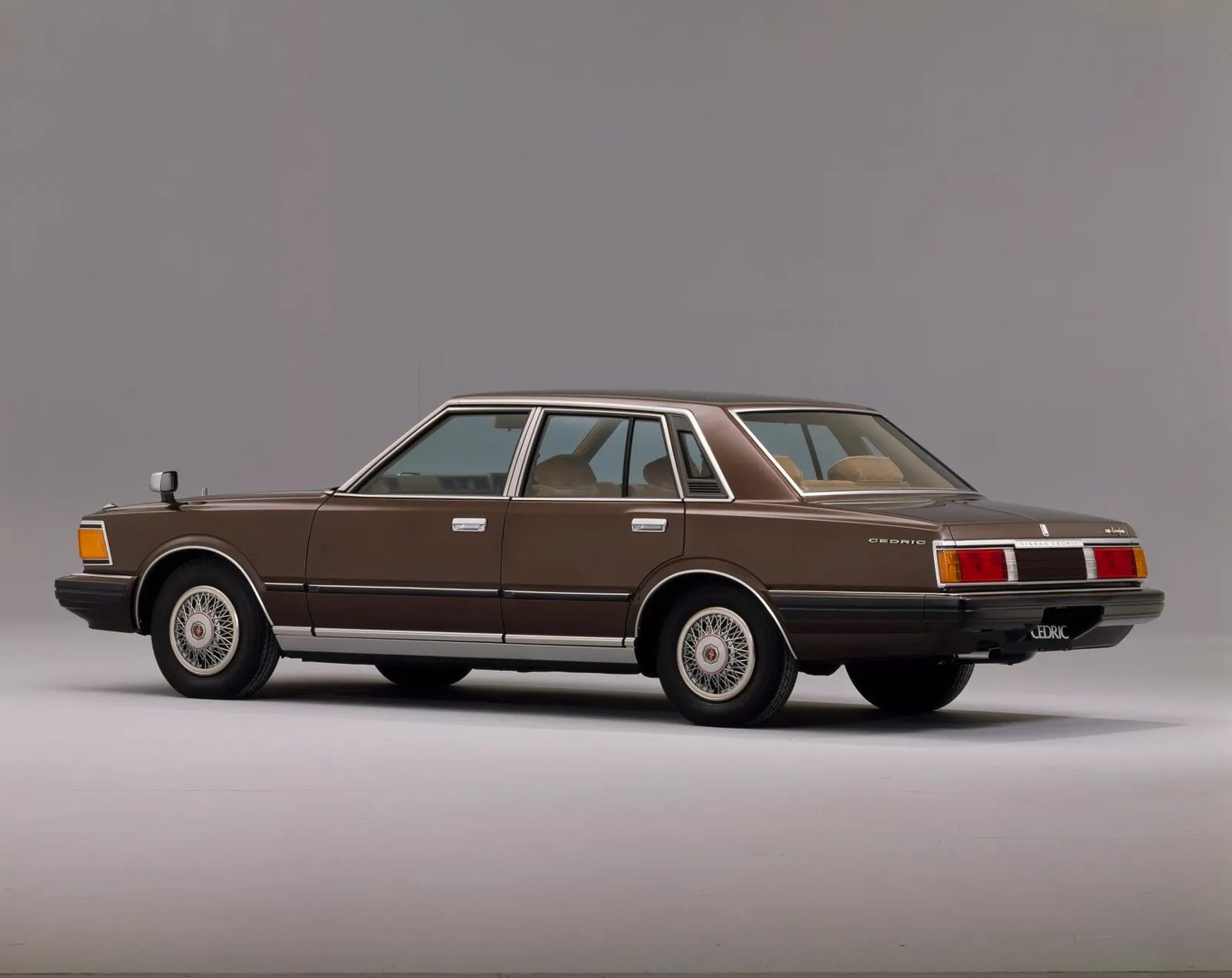 Nissan_Cedric_5_generation__Sedan__1.jpg