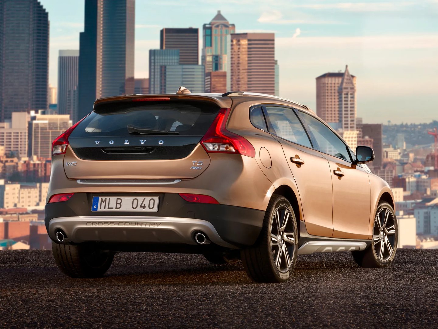 Volvo_V40_Cross_Country_1_generation__Hatchback_5-door__6.jpg
