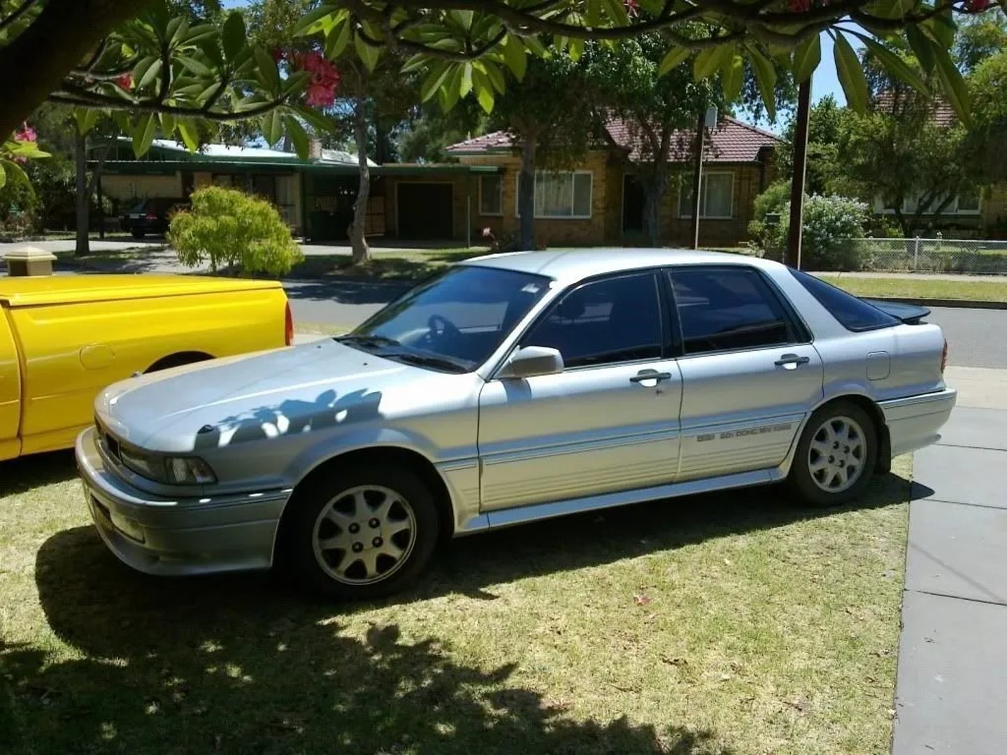 Mitsubishi_Eterna_6_generation__Hatchback_5-door__1.jpg