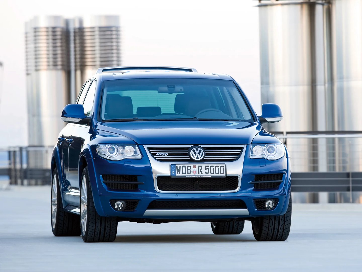Volkswagen_Touareg_1_generation_restyling__SUV_5-doors__1.jpg