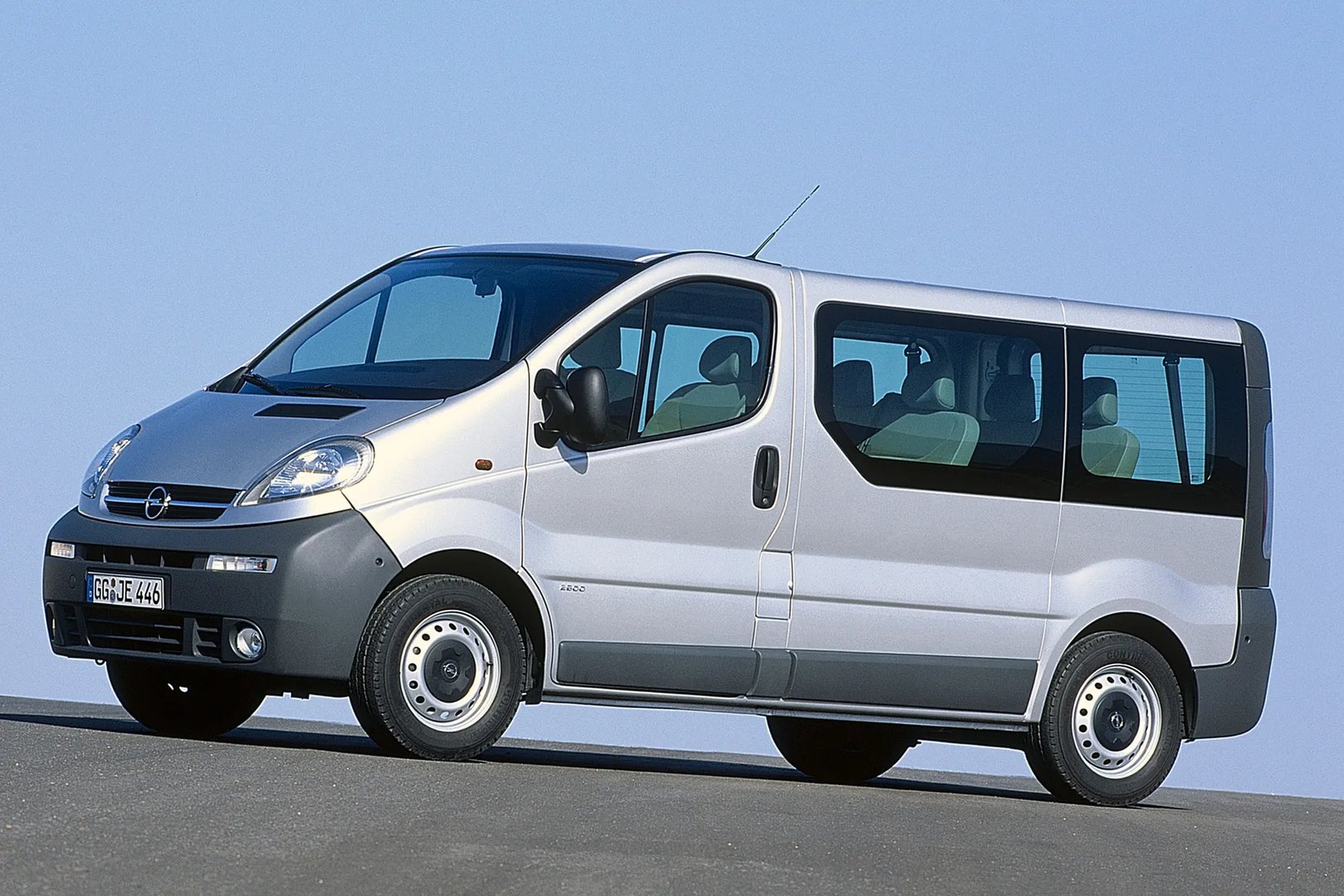Opel_Vivaro_1_generation__Minivan__11.jpg