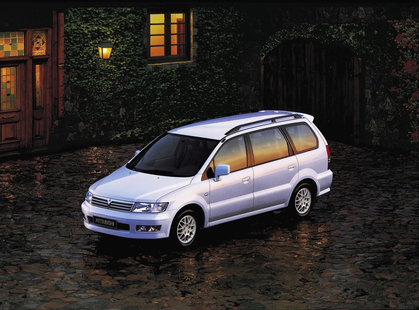 Mitsubishi_Space_Wagon_3_generation__Compact_Van__2.jpg