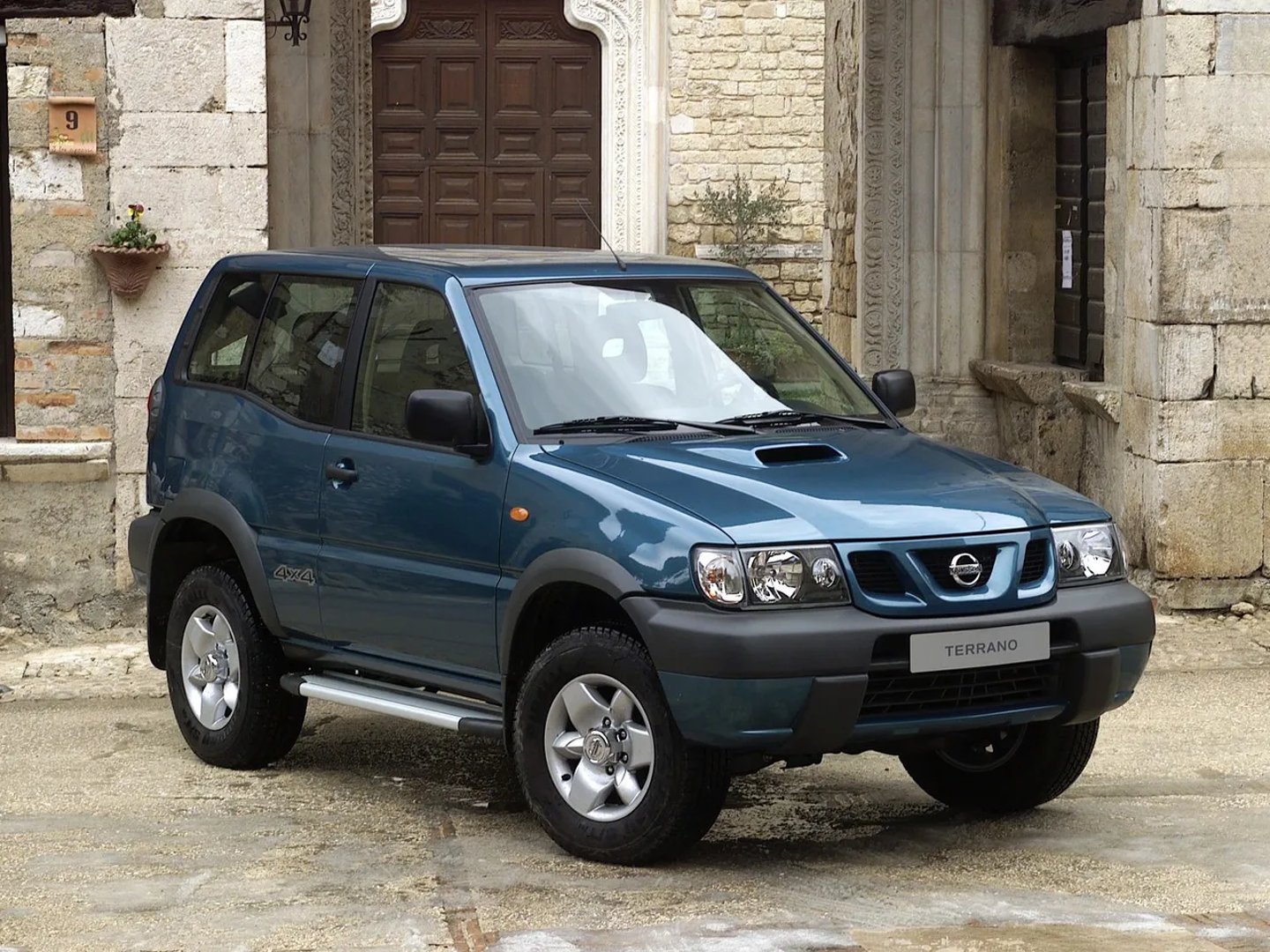 Nissan_Terrano_2_generation_restyling_2__SUV_3-doors__5.jpg