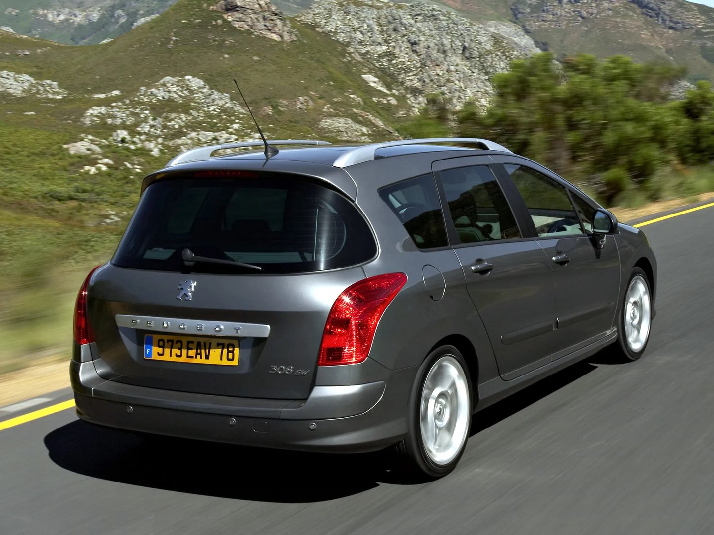 Peugeot_308_1_generation__Estate_5-door__10.jpg