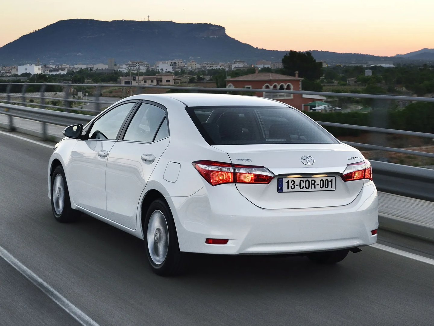 Toyota_Corolla_11_generation__Sedan__6.jpg
