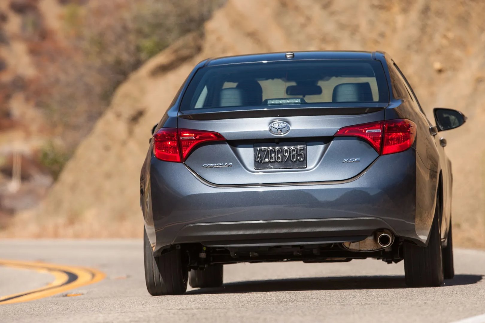 Toyota_Corolla_11_generation_restyling__Sedan__6.jpg