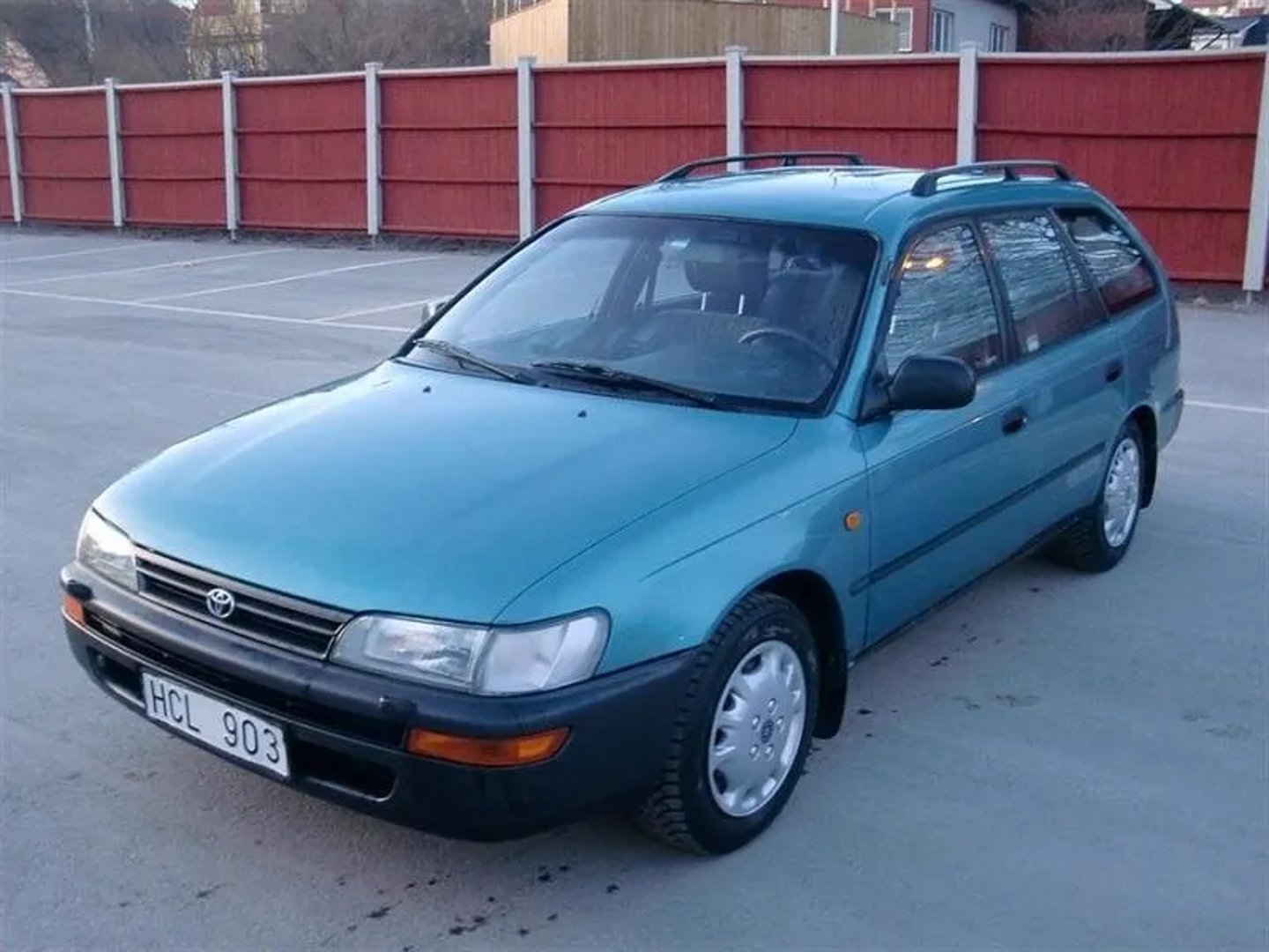 Toyota_Corolla_7_generation__Estate_5-door__1.jpg