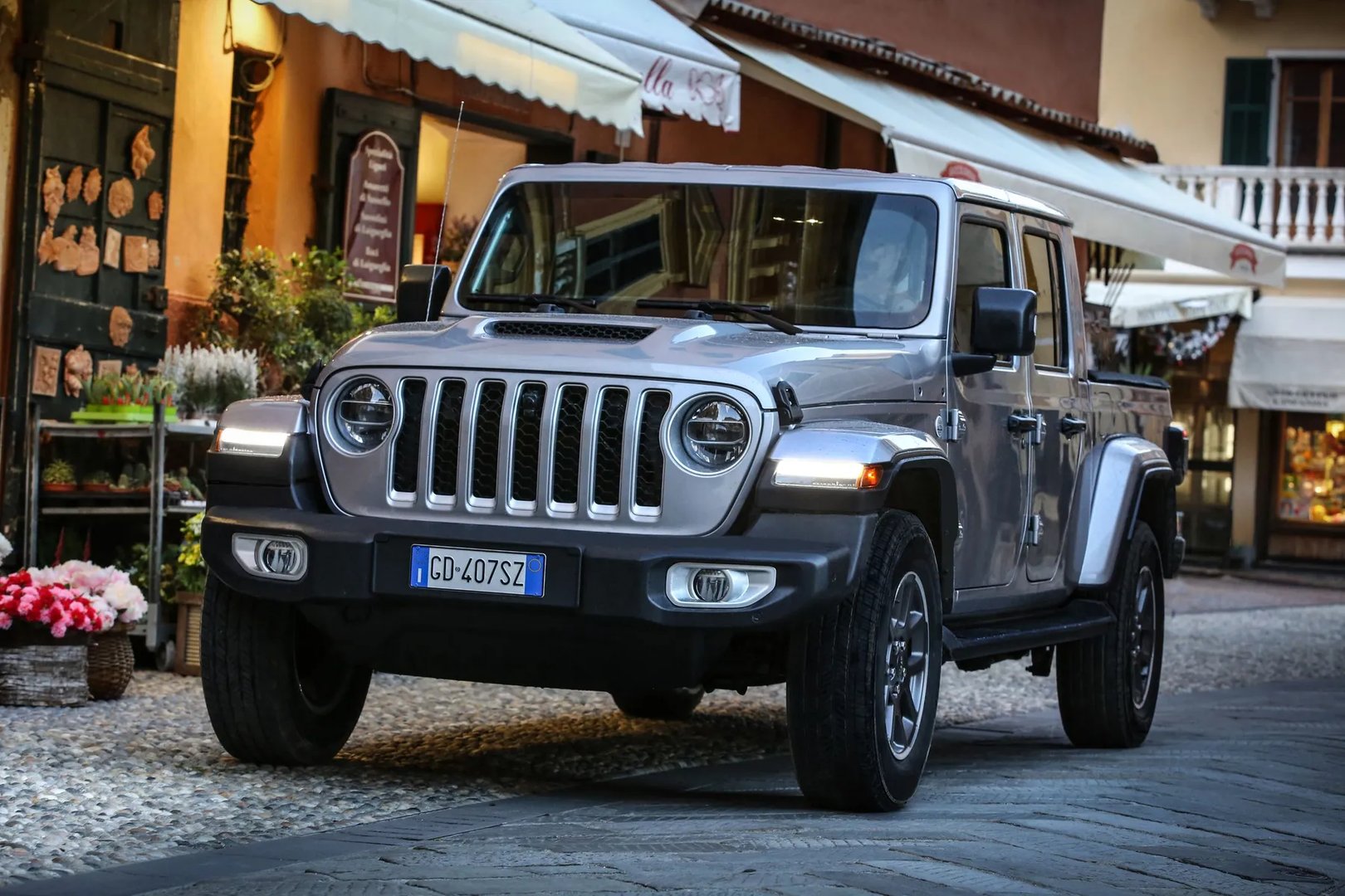 Jeep_Gladiator_2_generation__Pickup_double-cab__1.jpg