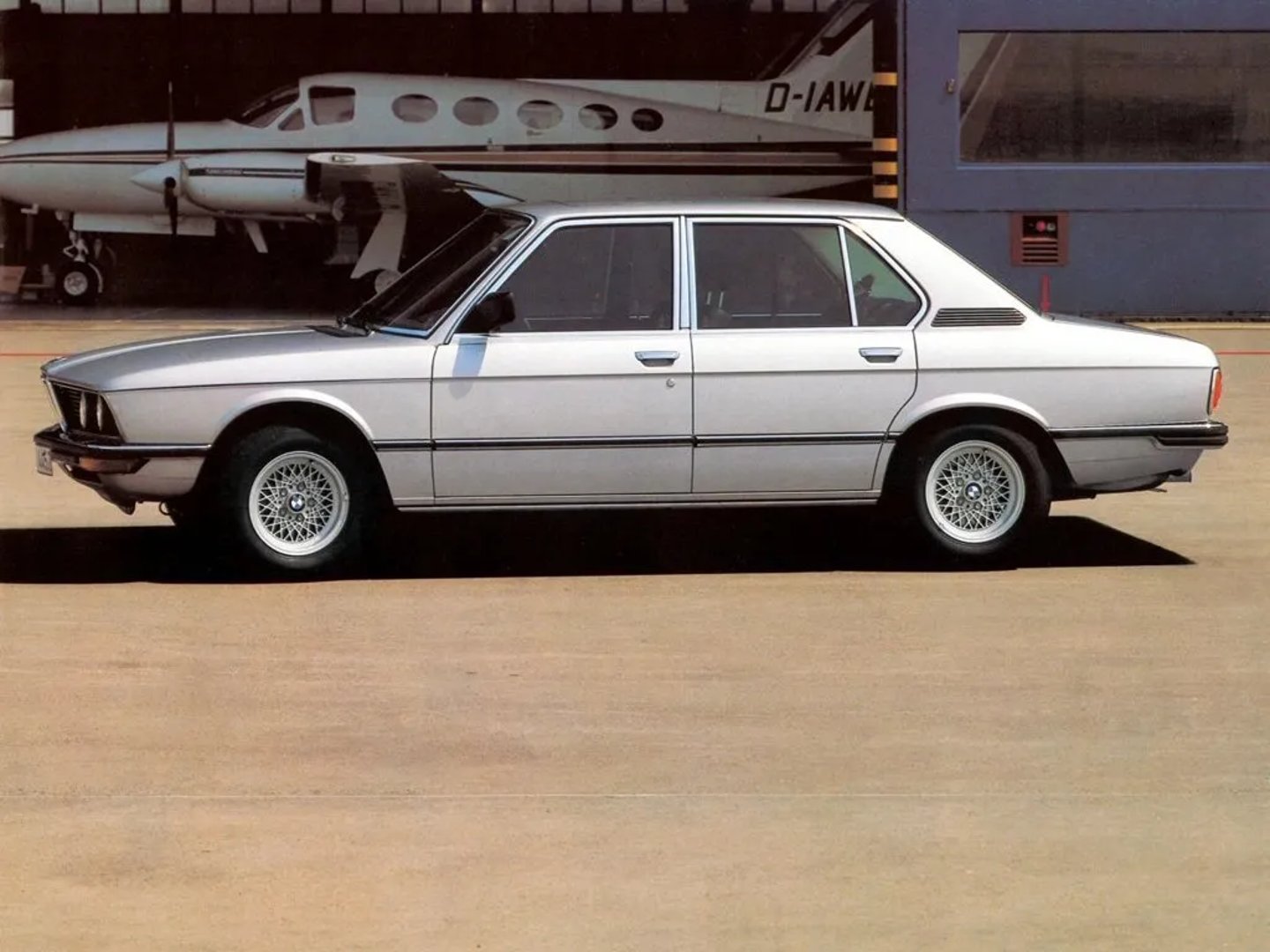 BMW_5_series_1_generation__Sedan__4.jpg