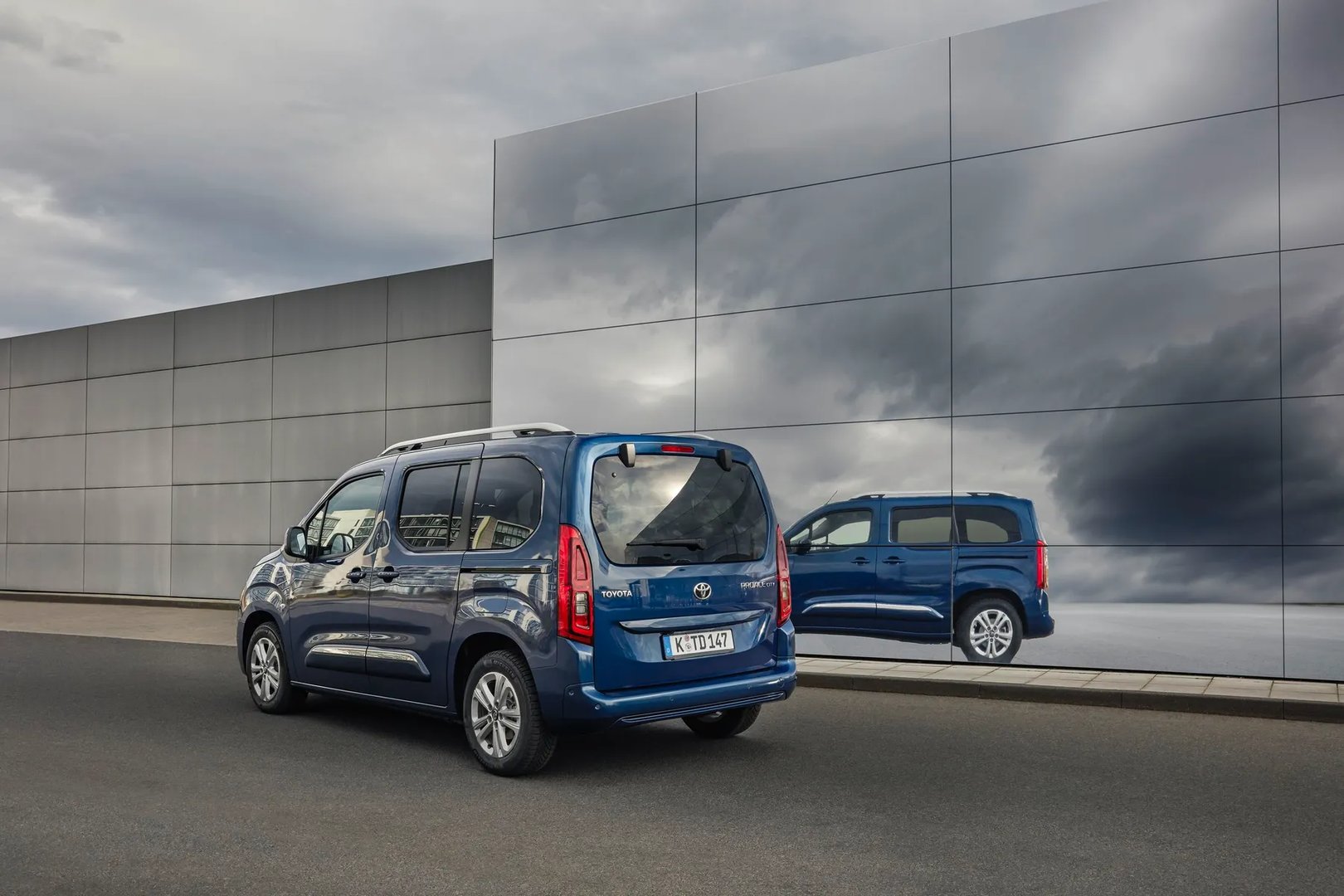 Toyota_ProAce_City_1_generation__Compact_Van__1.jpg