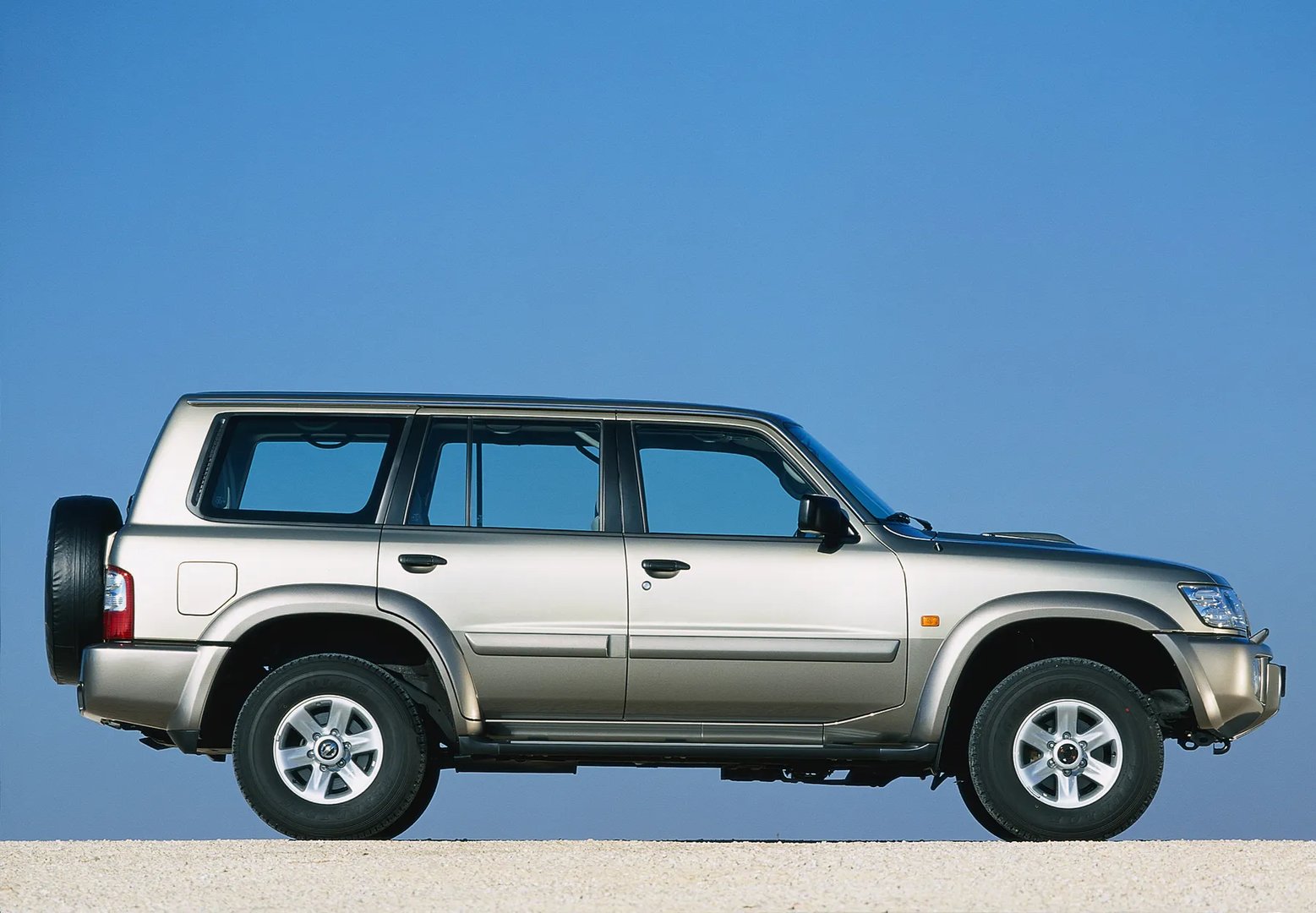 Nissan_Patrol_5_generation_restyling__SUV_5-doors__4.jpg