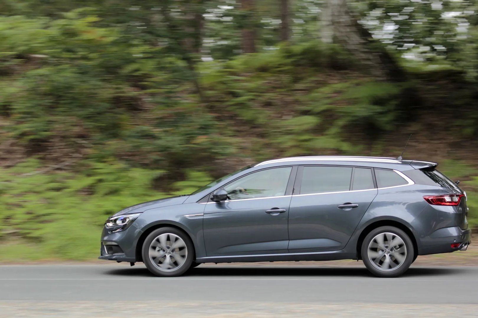 Renault_Megane_4_generation__Estate_5-door__1.jpg