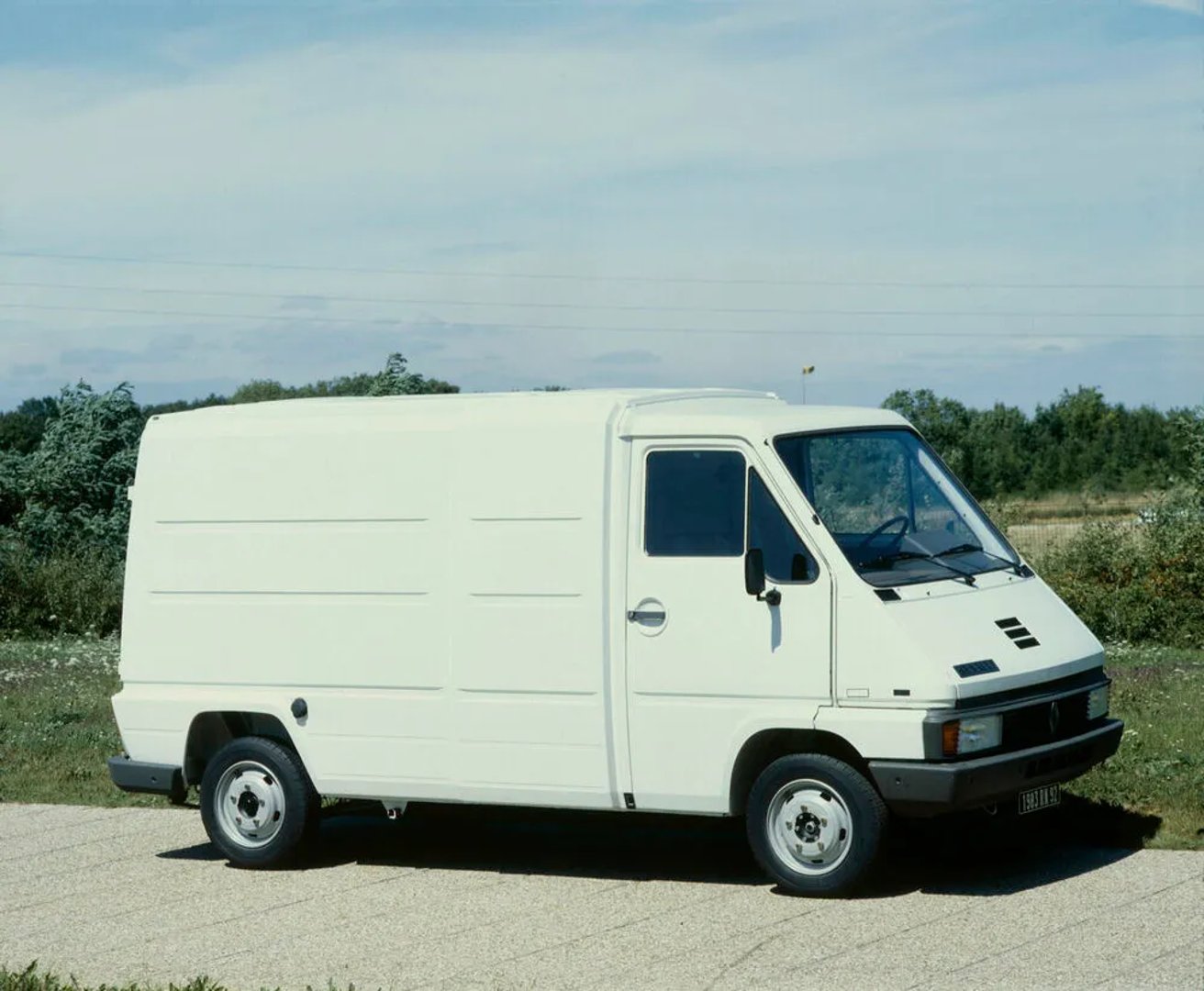 Renault_Master_1_generation__Van__1.jpg