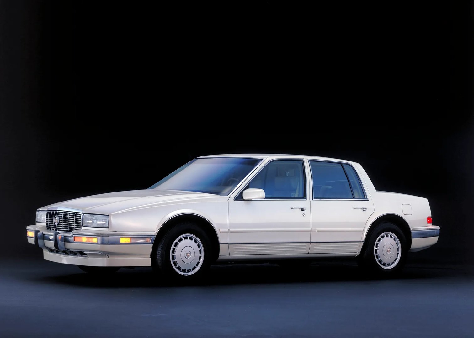 Cadillac_Seville_3_generation__Sedan__6.jpg