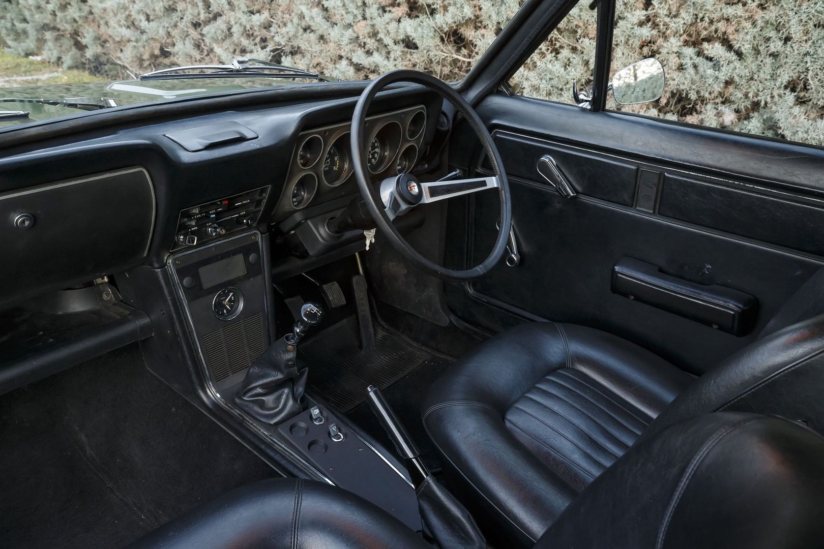 vauxhall_Viva_2_generation__Sedan_2-doors__9.jpg
