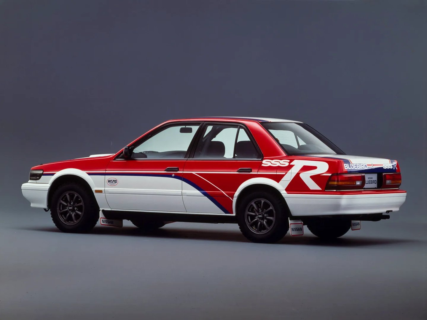 Nissan_Bluebird_8_generation__Sedan__8.jpg