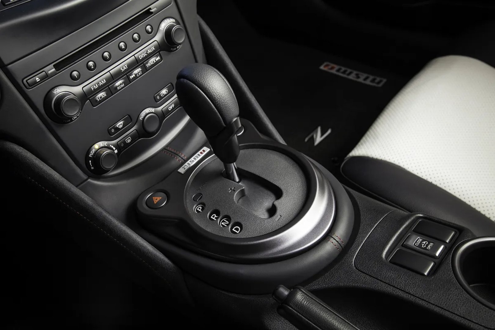 Nissan_370Z_1_generation_restyling__Roadster__13.jpg