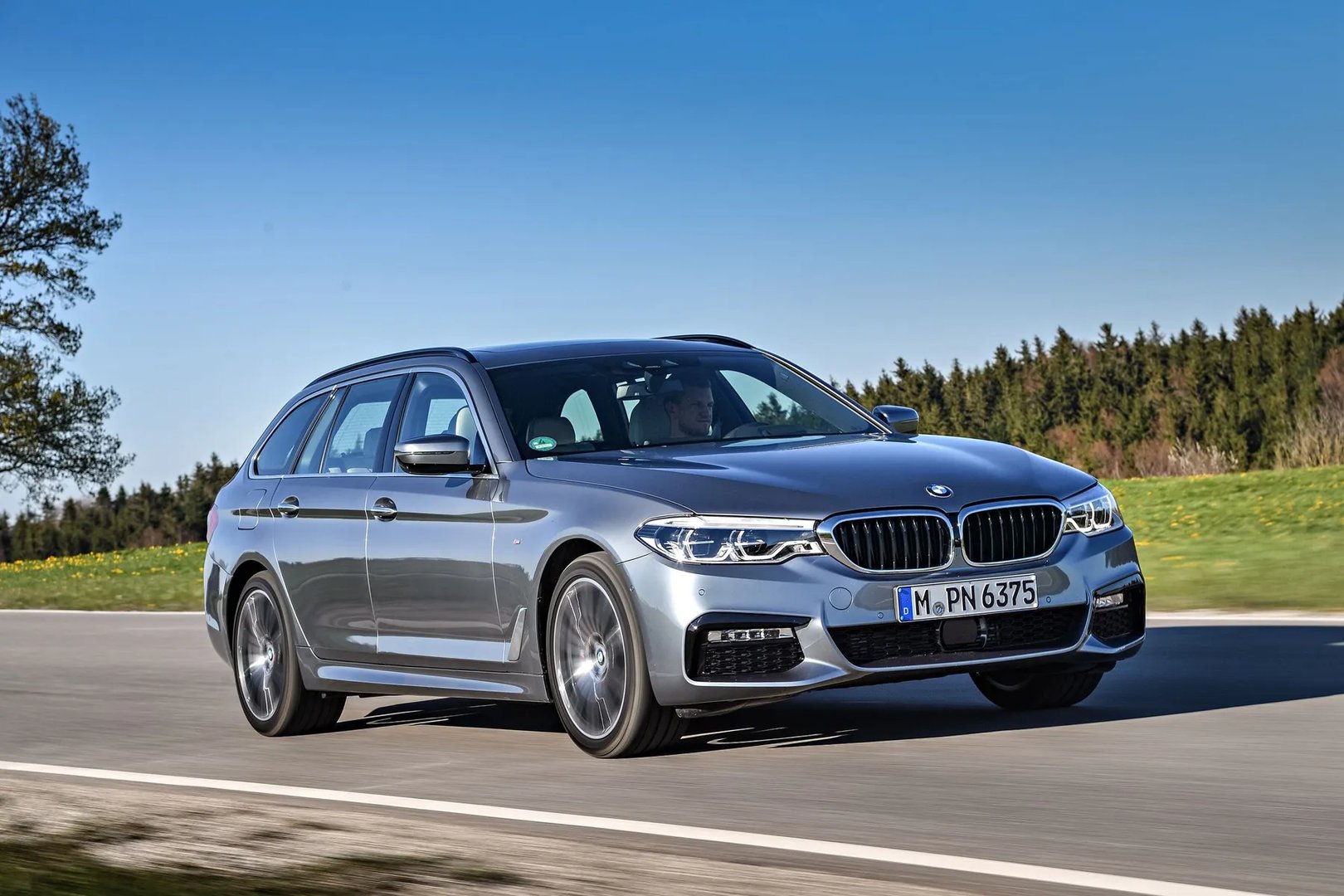 BMW_5_series_7_generation__Estate_5-door__8.jpg