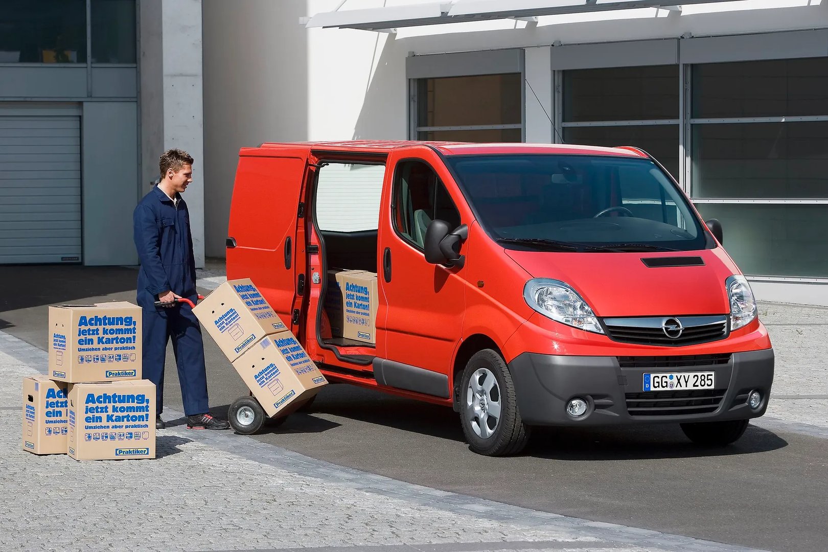 Opel_Vivaro_1_generation_restyling__Van__7.jpg