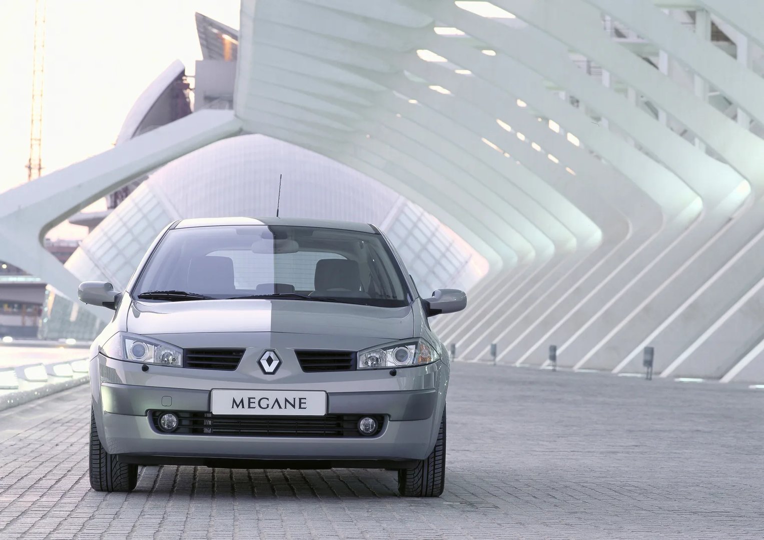 Renault_Megane_2_generation__Hatchback_5-door__6.jpg