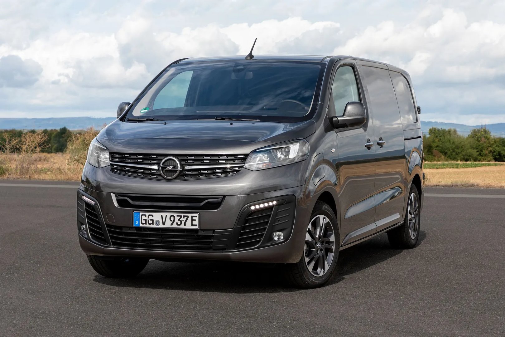 Opel_Vivaro_3_generation__Van__13.jpg