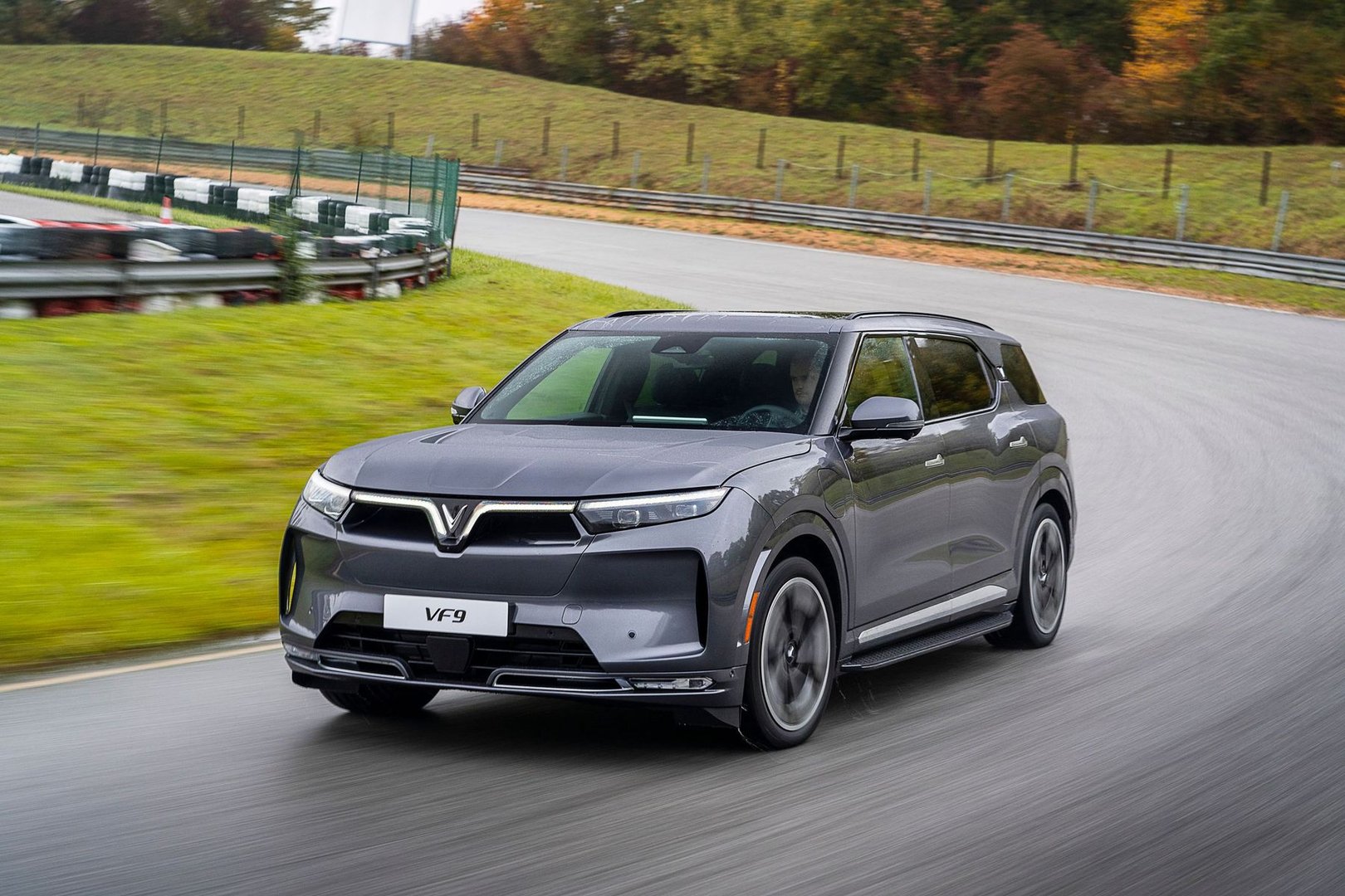 vinfast_VF9_1_generation__SUV_5-doors__15.jpg