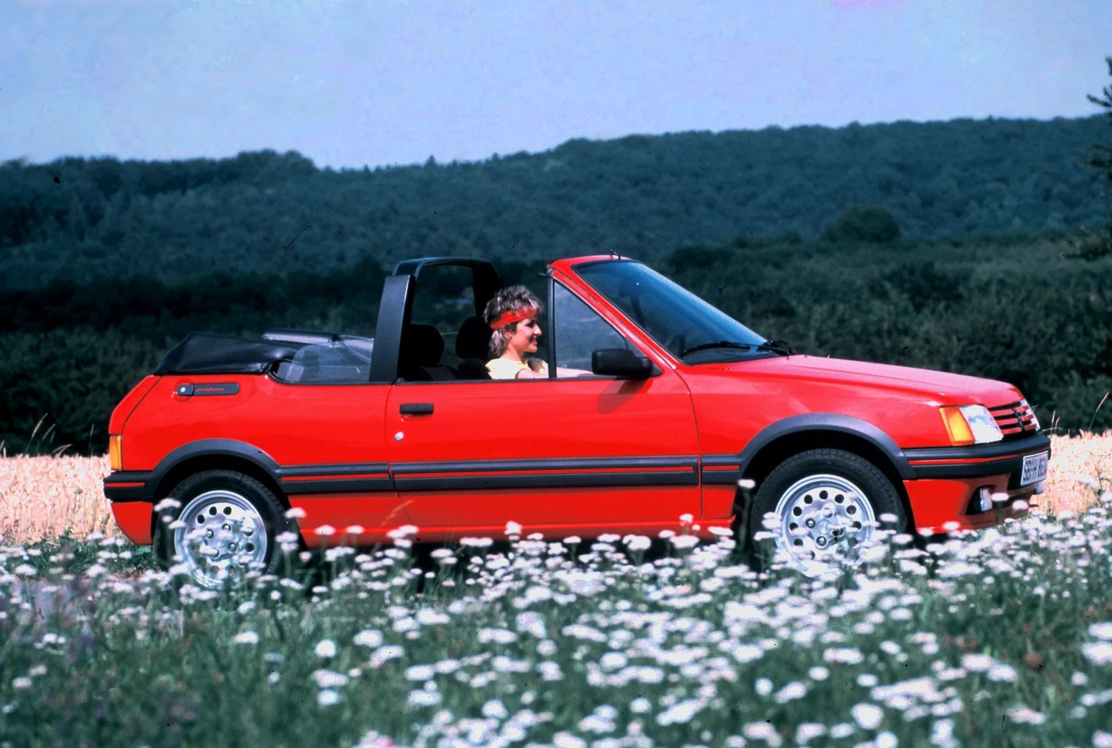 Peugeot_205_1_generation__Cabrio__10.jpg