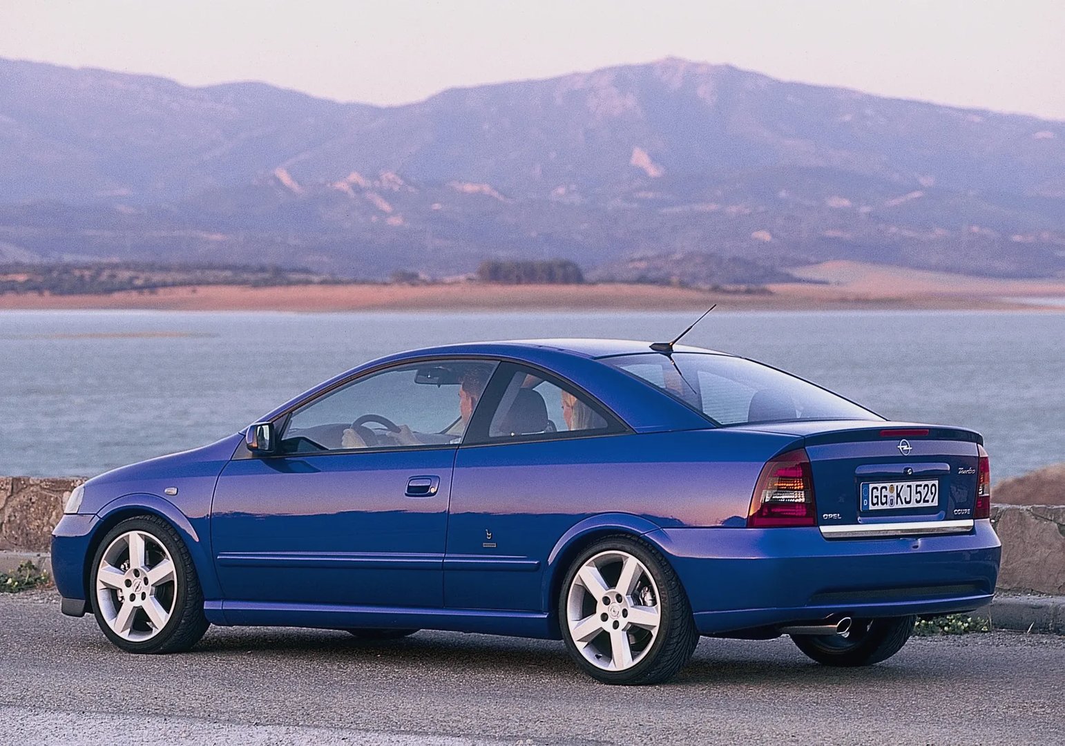 Opel_Astra_2_generation__Coupe__10.jpg