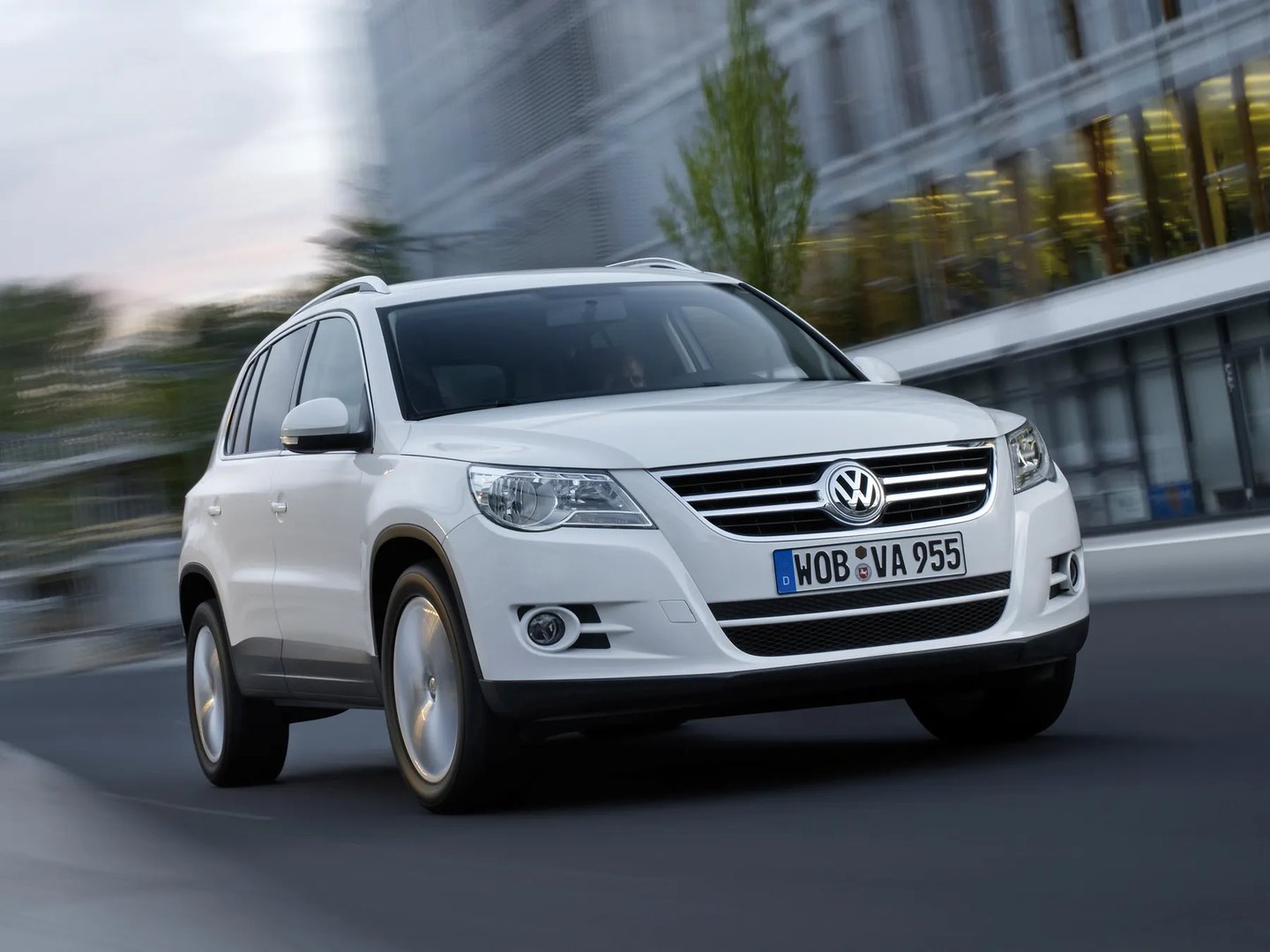 Volkswagen_Tiguan_1_generation__SUV_5-doors__7.jpg