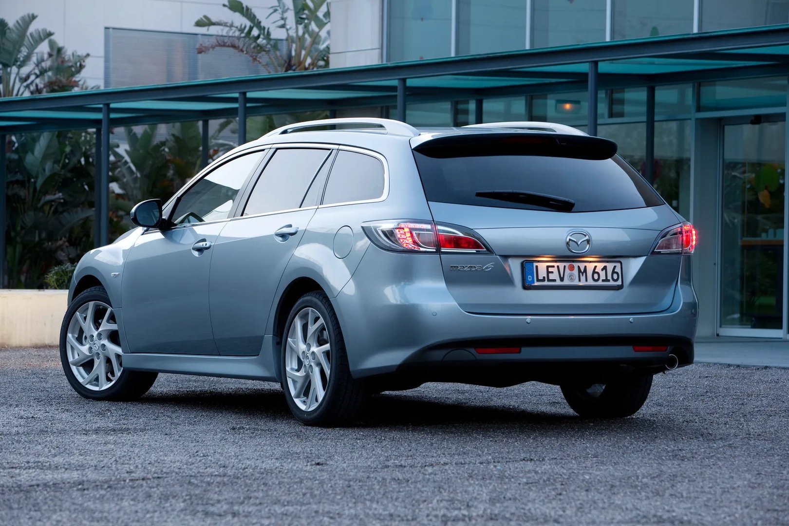 Mazda_6_2_generation_restyling__Estate_5-door__2.jpg