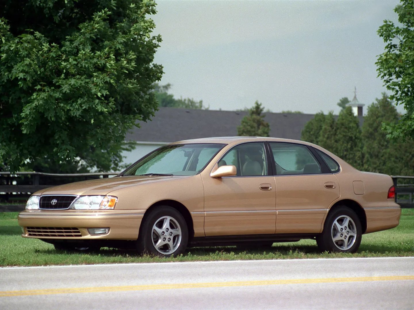 Toyota_Avalon_1_generation_restyling__Sedan__2.jpg
