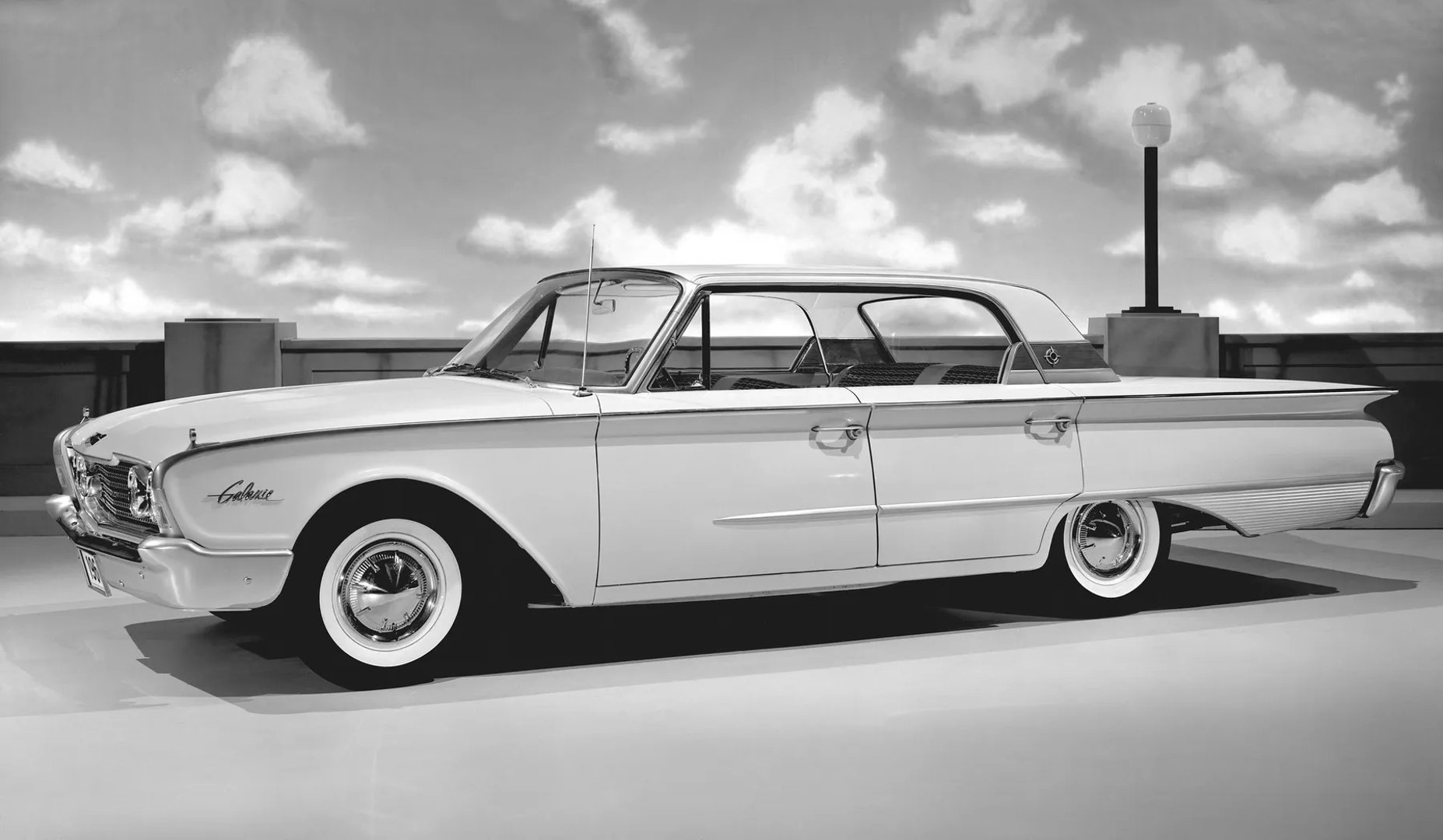 Ford_Galaxie_(USA)_2_generation__Sedan_Hardtop__2.jpg