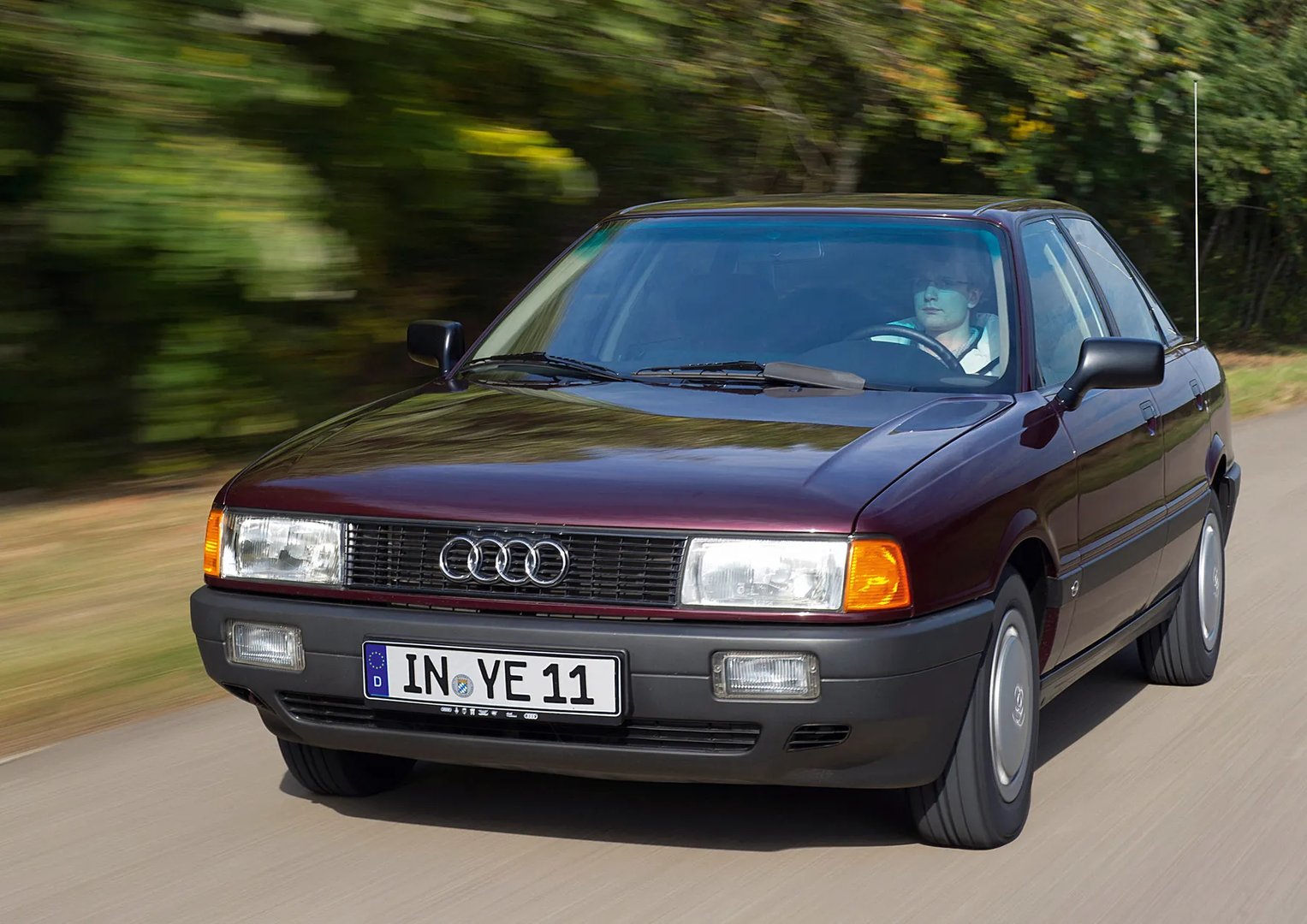 Audi_80_3_generation__Sedan__5.jpg