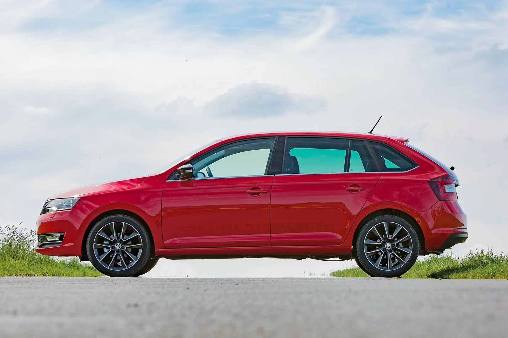 Skoda_Rapid_1_generation_restyling__Estate_5-door__5.jpg