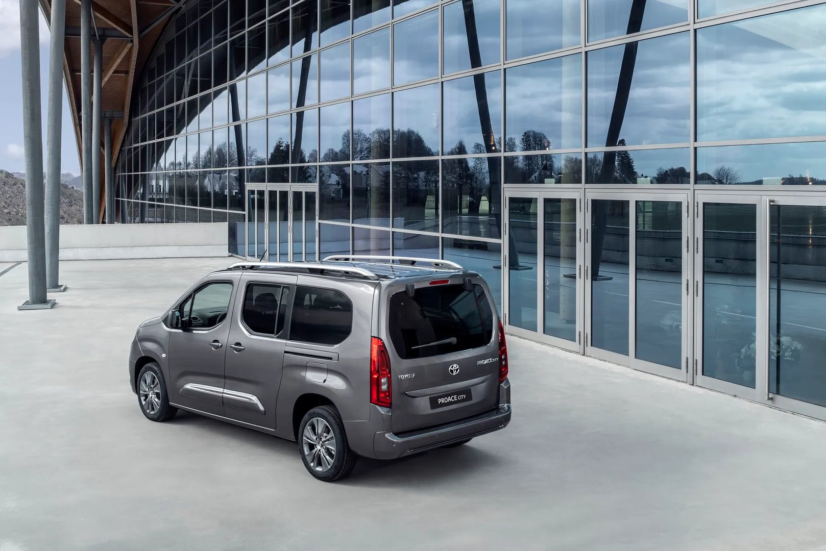 Toyota_ProAce_City_1_generation__Compact_Van_Long__8.jpg