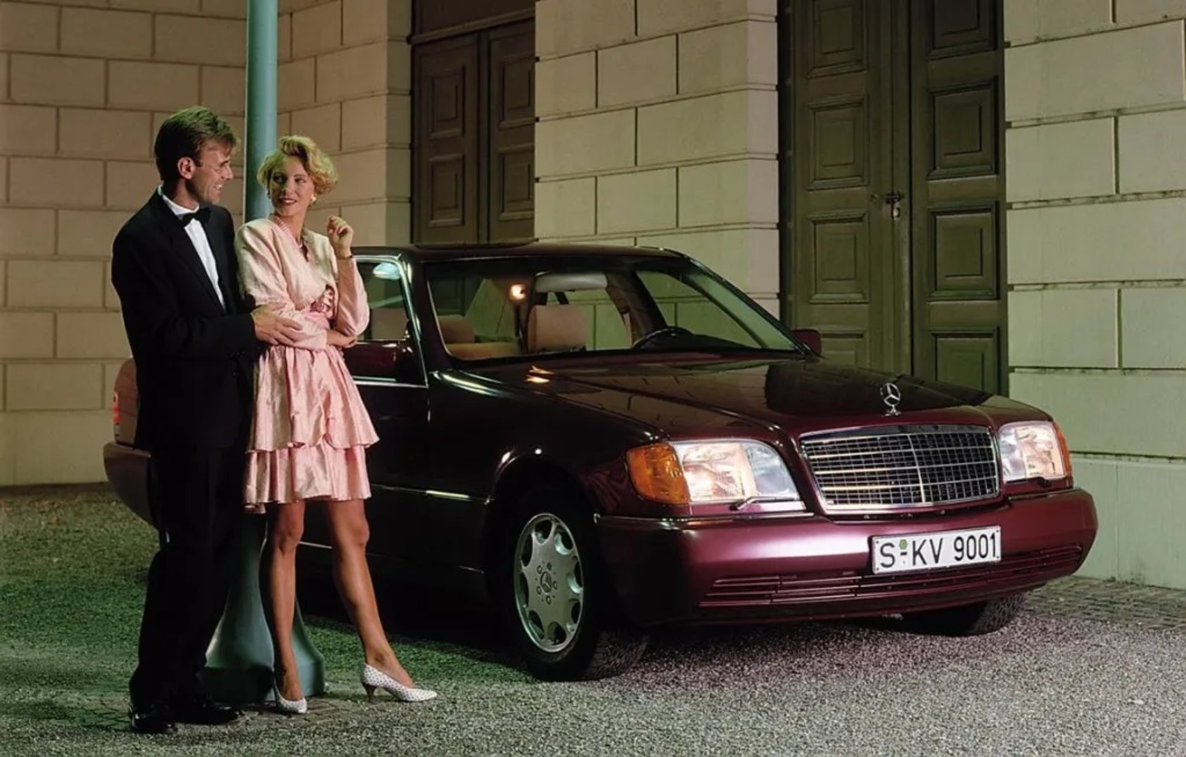 Mercedes_S-Class_3_generation__Sedan__1.jpg