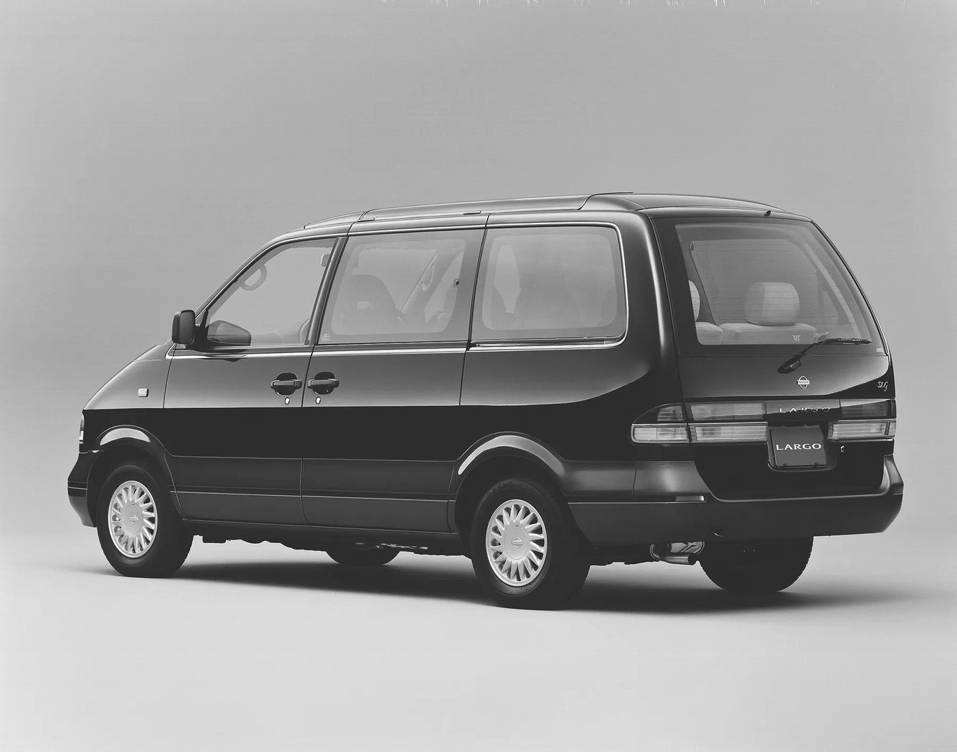 Nissan_Largo_3_generation__Minivan__1.jpg