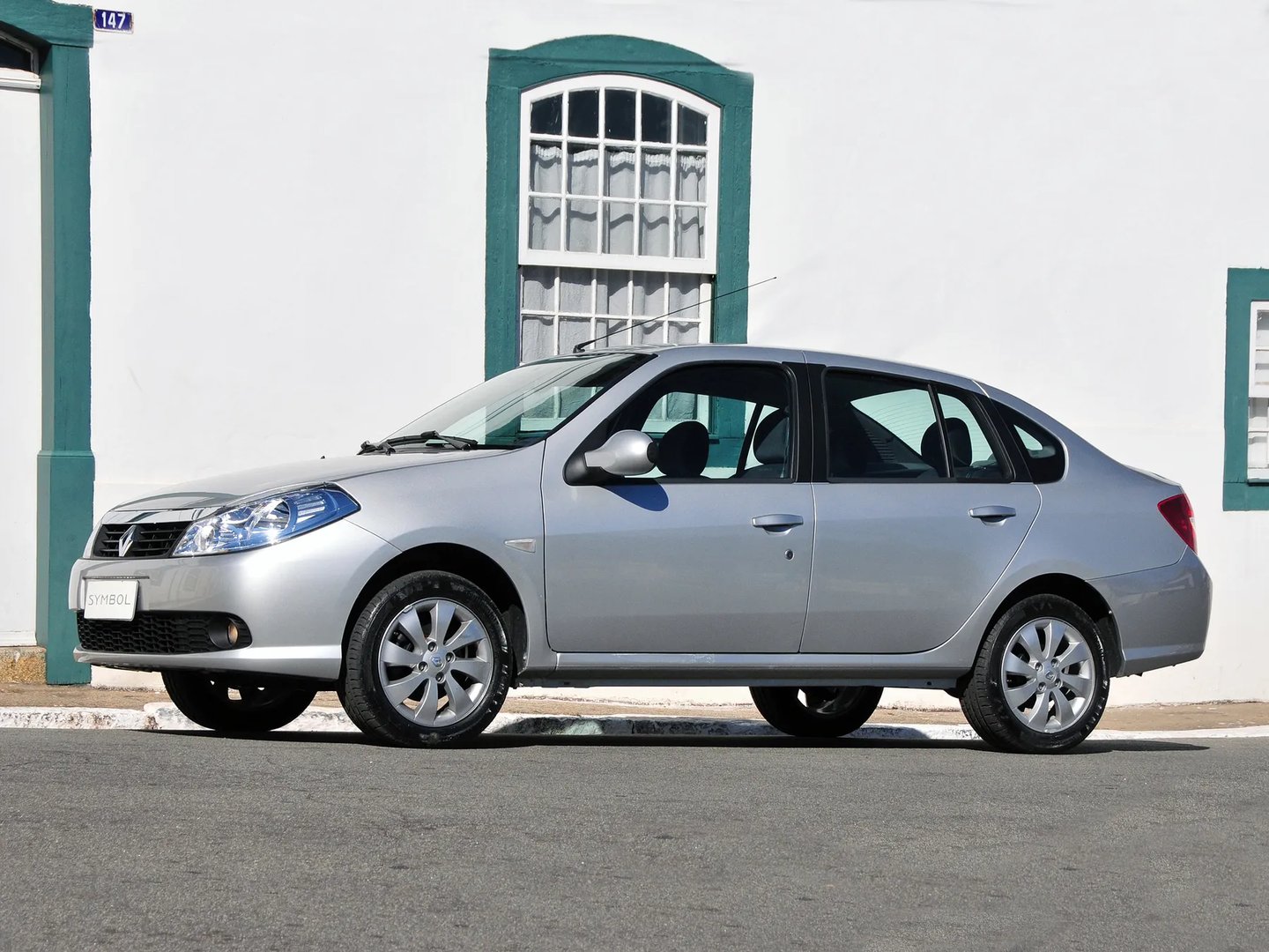 Renault_Thalia_2_generation__Sedan__3.jpg