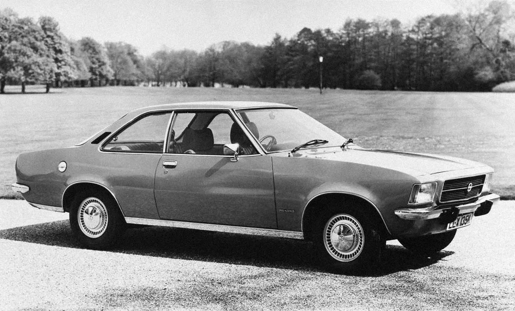Opel_Rekord_4_generation__Coupe__6.jpg
