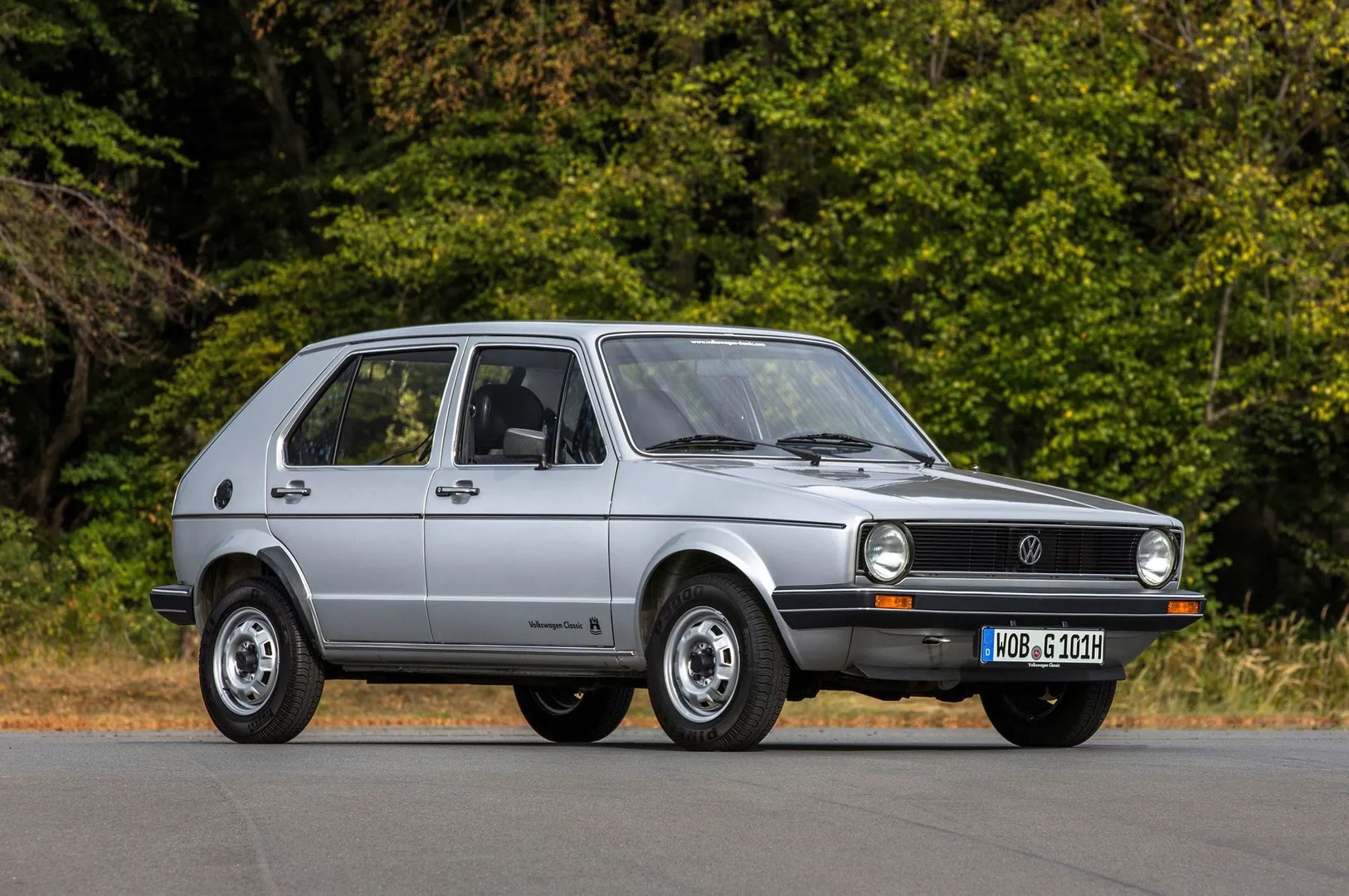 Volkswagen_Golf_1_generation_restyling__Hatchback_5-door__2.jpg