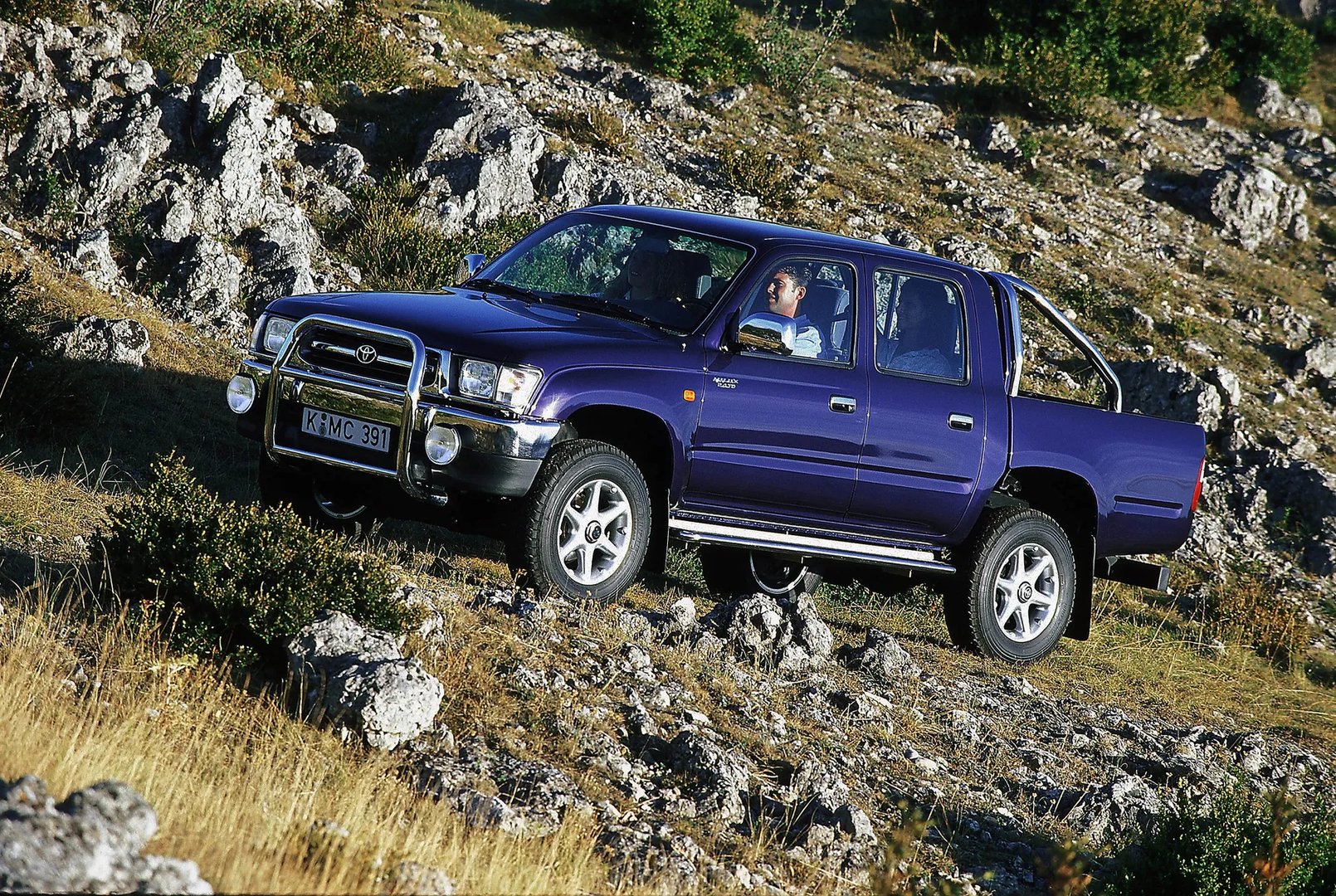 Toyota_Hilux_6_generation__Pickup_double-cab__1.jpg