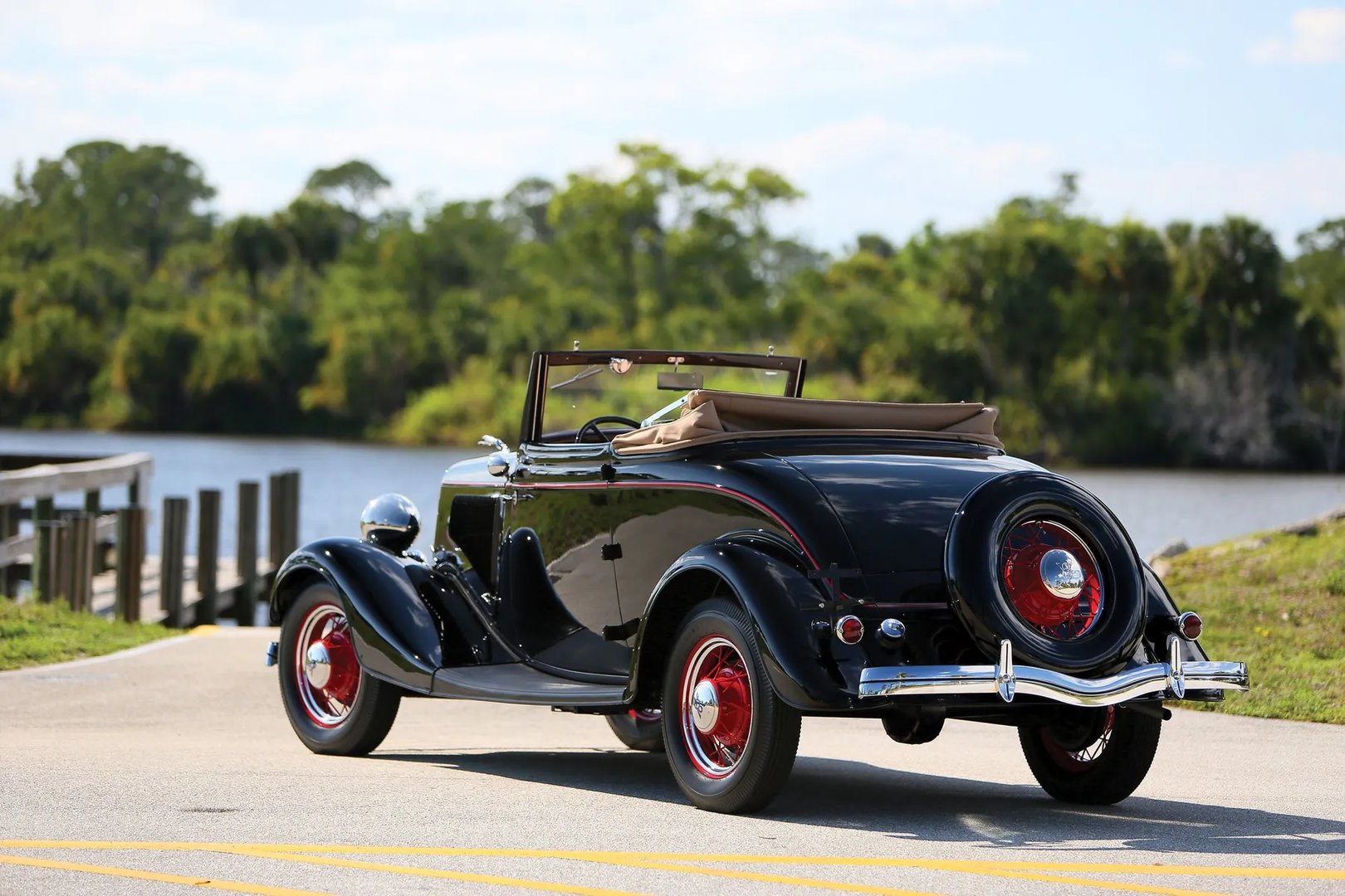 Ford_V8_1_generation__Cabrio__1.jpg