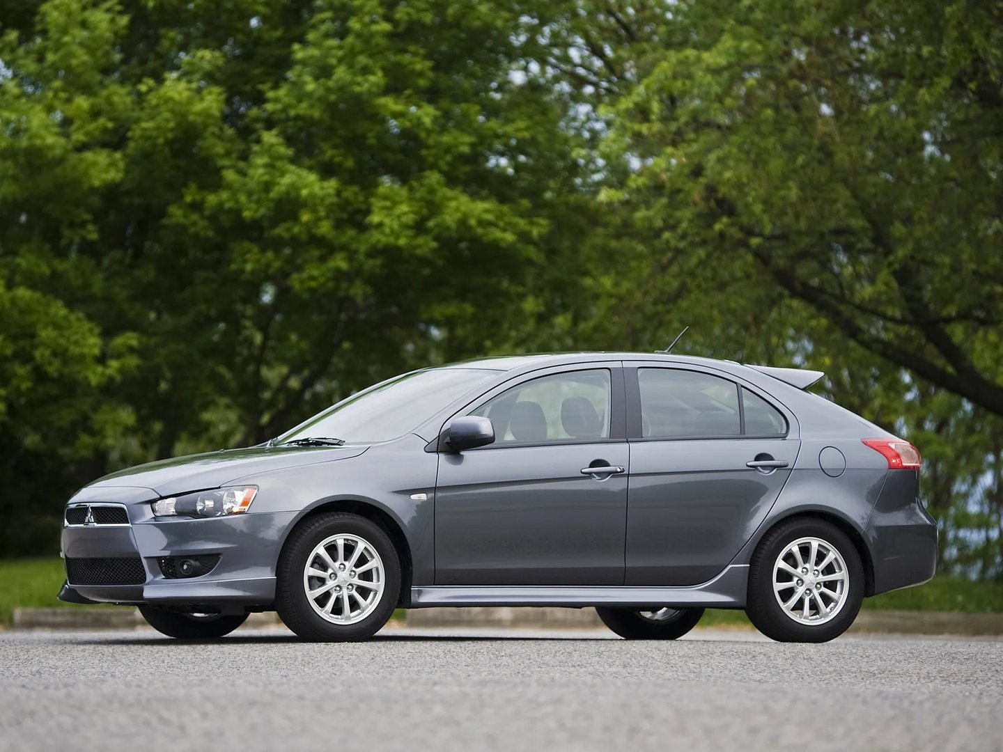 Mitsubishi_Lancer_10_generation_restyling__Hatchback_5-door__1.jpg