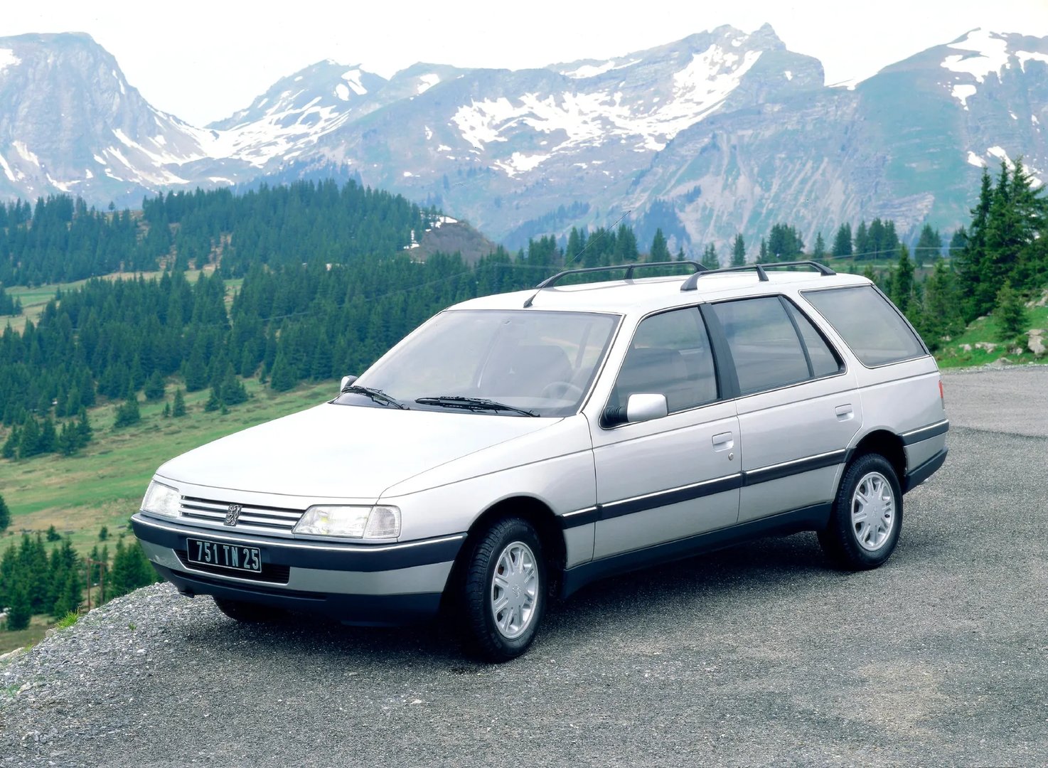 Peugeot_405_1_generation__Estate_5-door__3.jpg