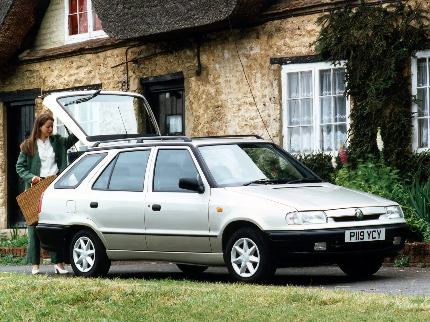 Skoda_Felicia_1_generation__Estate_5-door__1.jpg