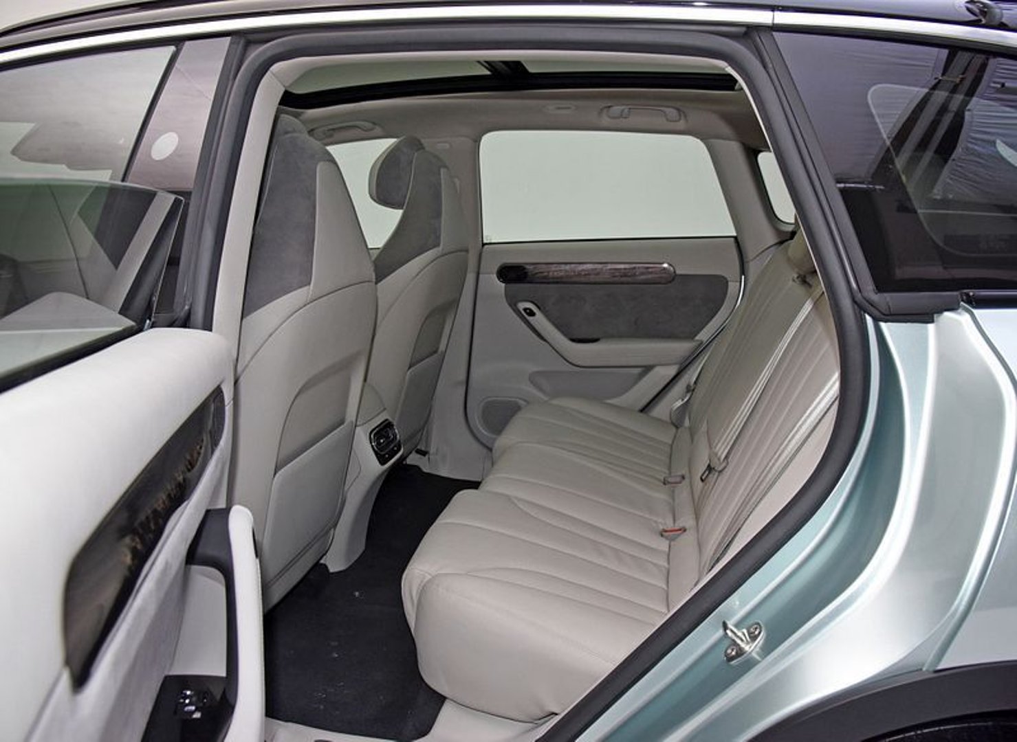 leapmotor_C11_1_generation__SUV_5-doors__31.jpg