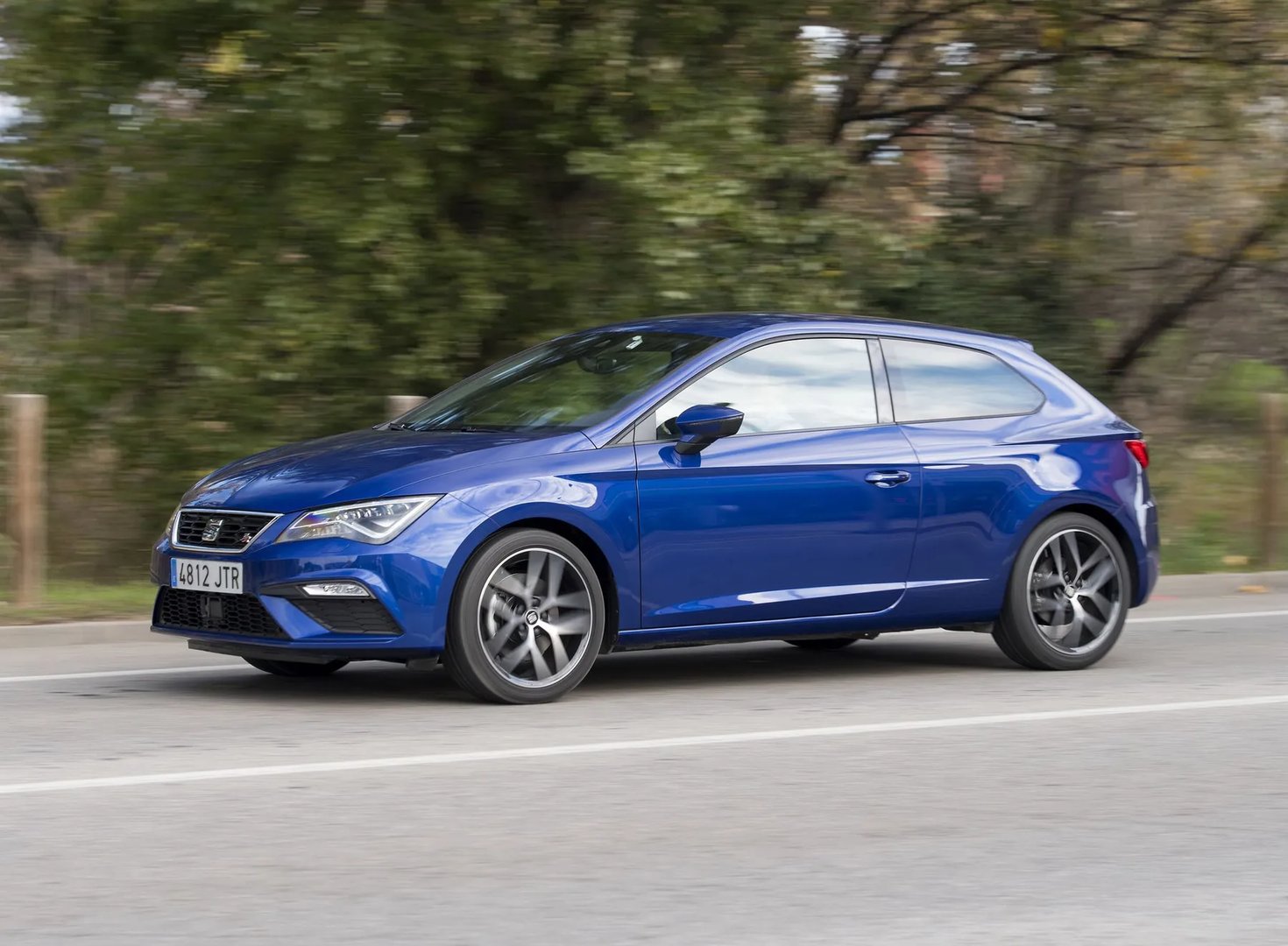SEAT_Leon_3_generation_restyling__Hatchback_3-door__3.jpg
